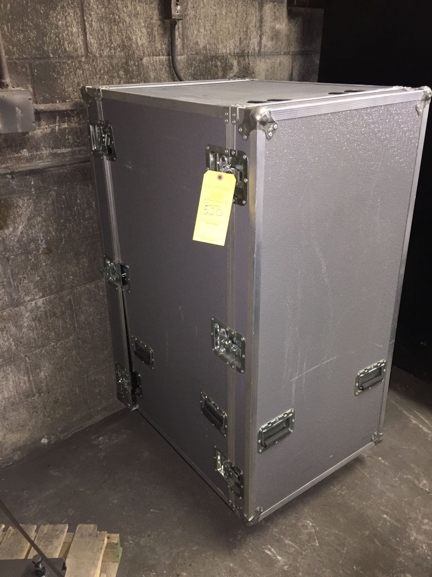 STARCASE HEAVY DUTY ROLLING CASE(LOCATED AT: 219 MURRAY STREET, FORT WAYNE IN 46803)