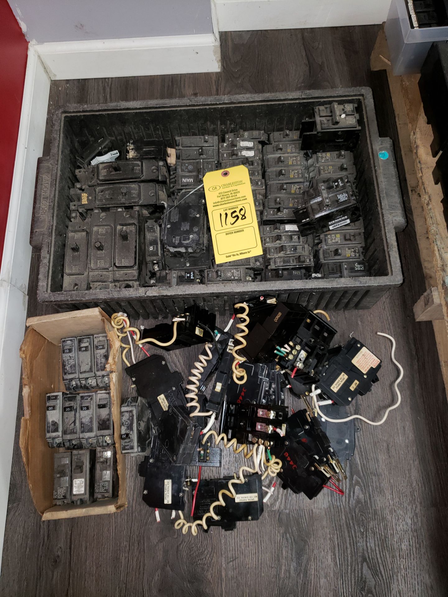 LOT OF ASSORTED CIRCUIT BREAKERS (LOCATED AT: 432 COUNCIL DRIVE FORT WAYNE, IN 46825)