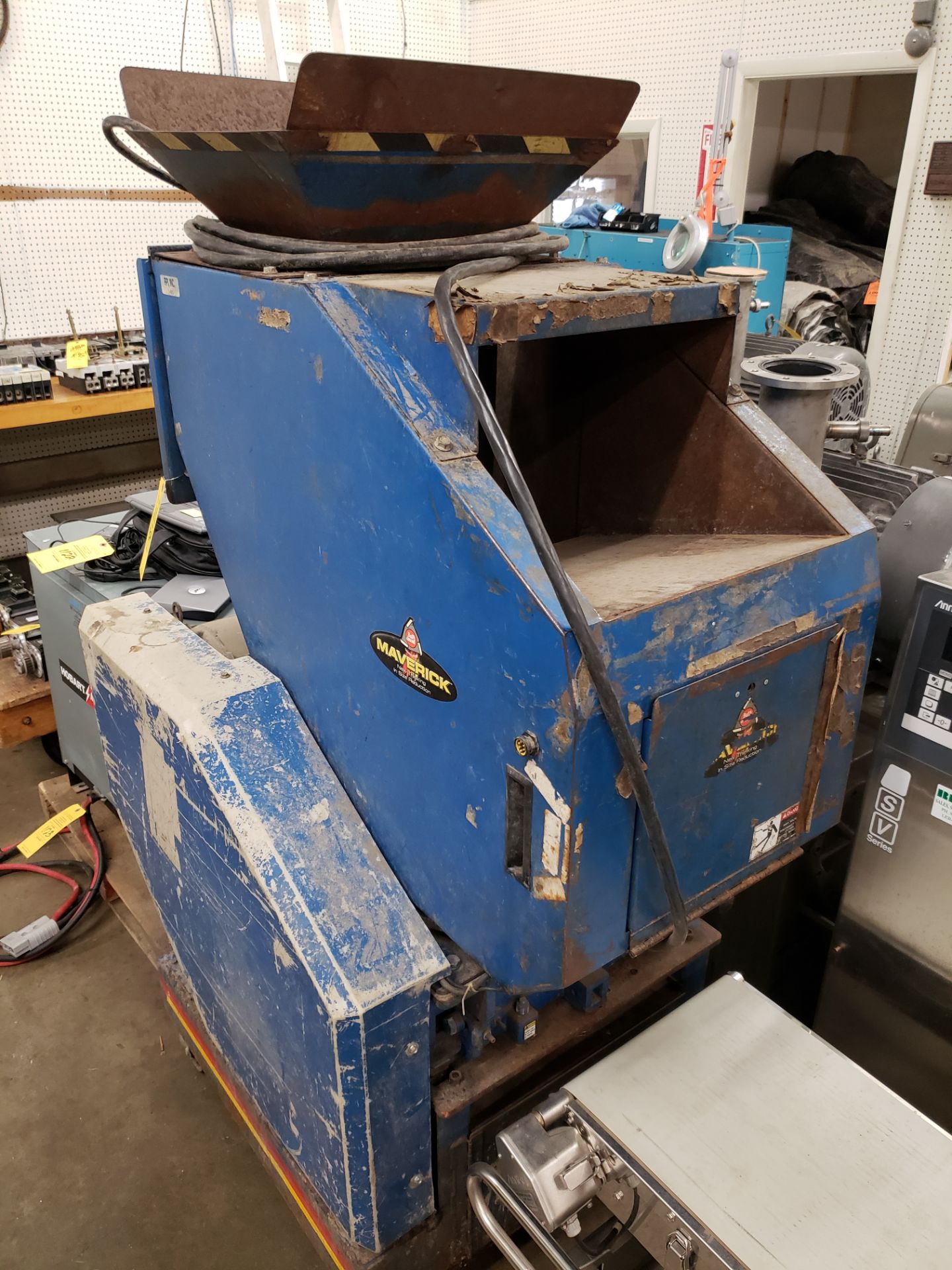 BALL & JEWELL PLASTIC GRANULATOR MODEL-MVP1016 (BLADE LIKE NEW) LINCOLN 10HP MOTOR (LOCATED AT: - Bild 2 aus 2