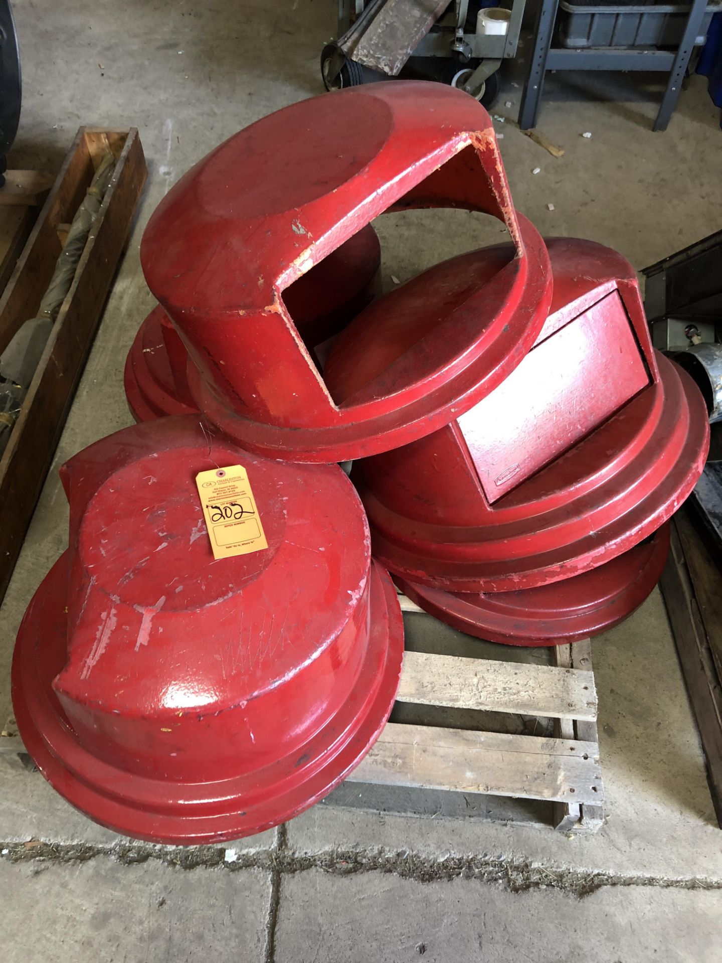 (5) RUBBERMAID TRASH(LOCATED AT 2696 E LYTLE 5 POINTS ROAD, DAYTON, OH 45458)