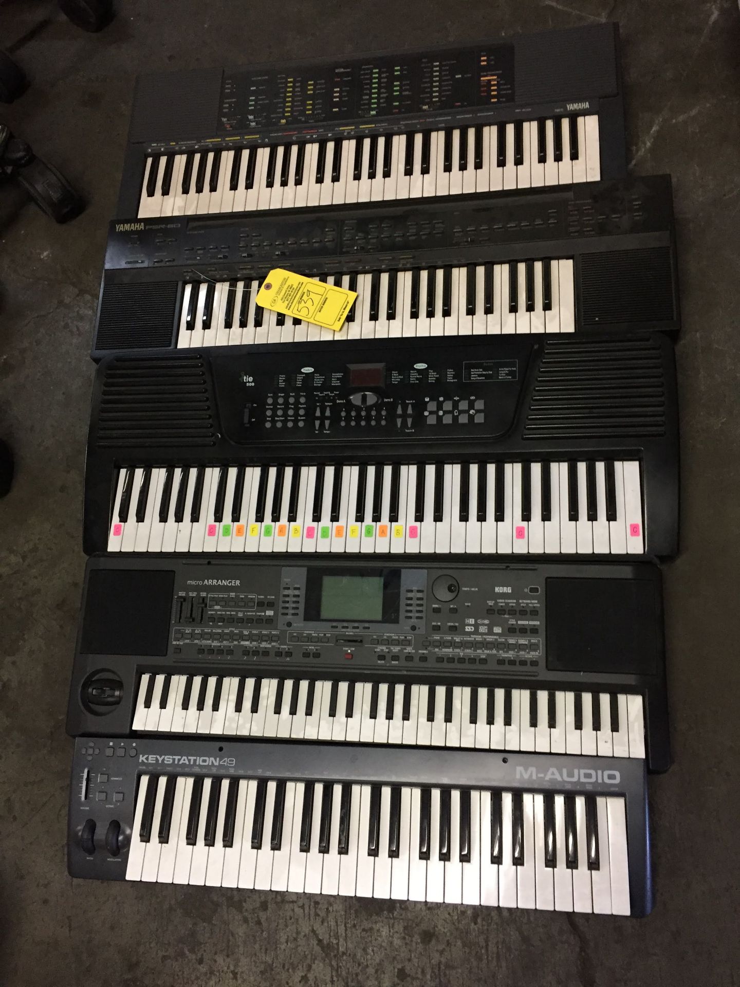 LOT OF (5) VARIOUS SYNTHESIZERS INCLUDING: (1) YAMAHA PSR-70 (1) YAMAHA PSR-60 (1) TIE 500 (1)