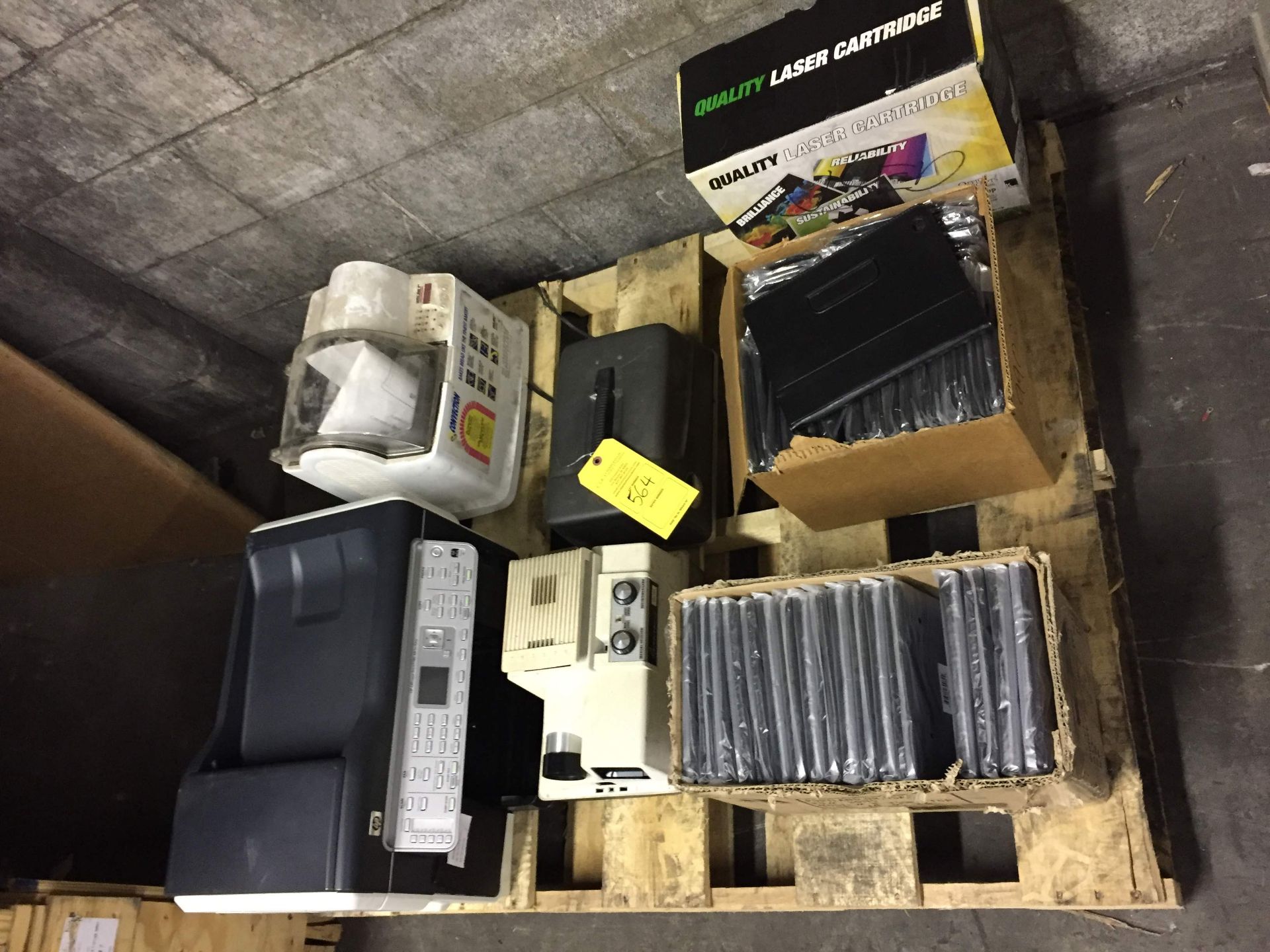 PALLET OF MISC INCLUDING (1) HP OFFICE JET PRO ALL-IN-ONE MODEL-L7780 (1) WELBILT CONVECTION BREAD