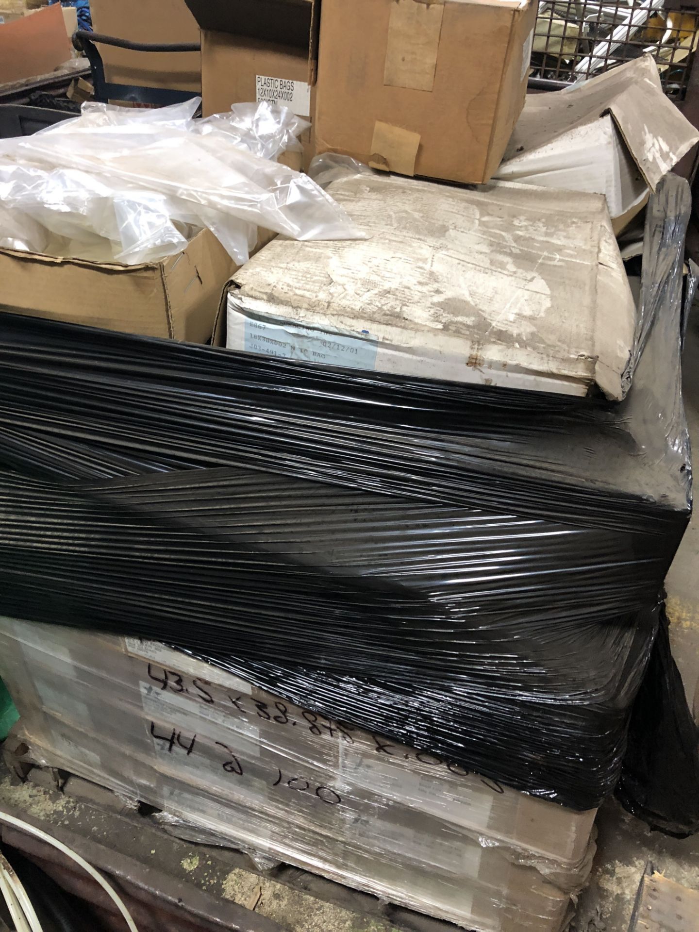 PALLET O F PLASTIC BAGS & BLUE VCI SHEETS - Image 2 of 3