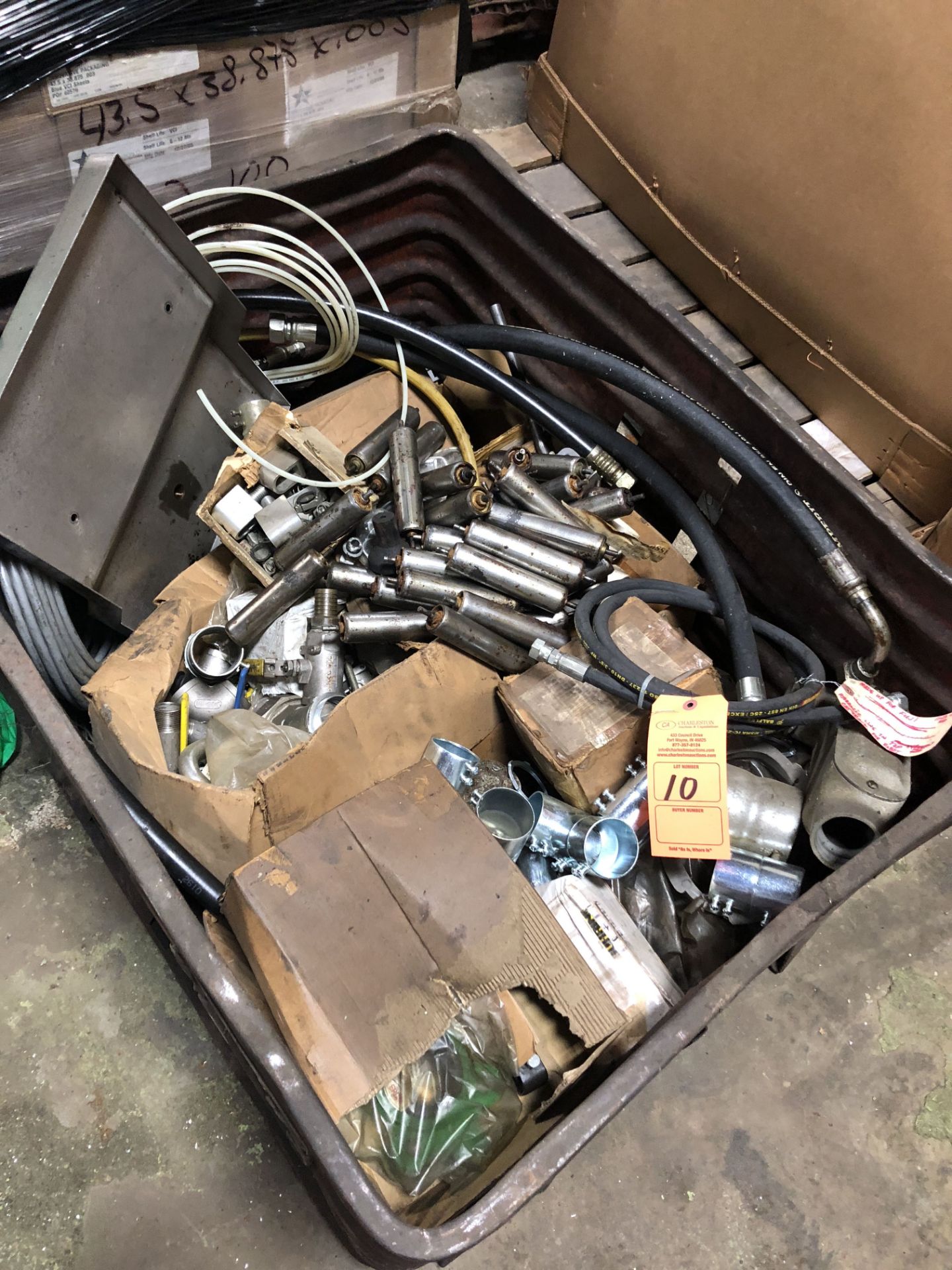 PALLET OF MISC HOSE & FITTINGS (CONTENTS ONLY, TOTES NOT INCLUDED)