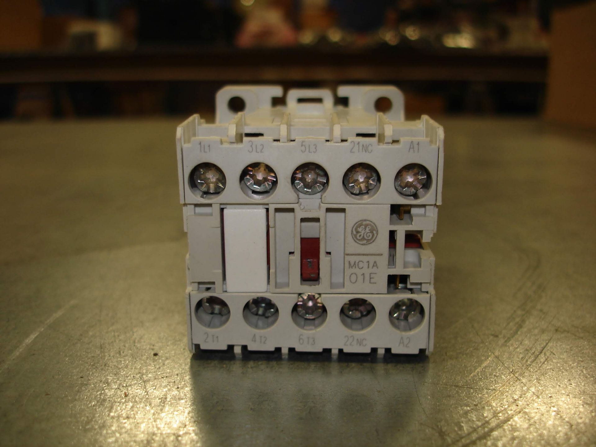 (1) MC1A301AT GE CONTACTOR RELAY NEW. Pickup your lot(s) for free! Shipping is available for all - Image 3 of 5