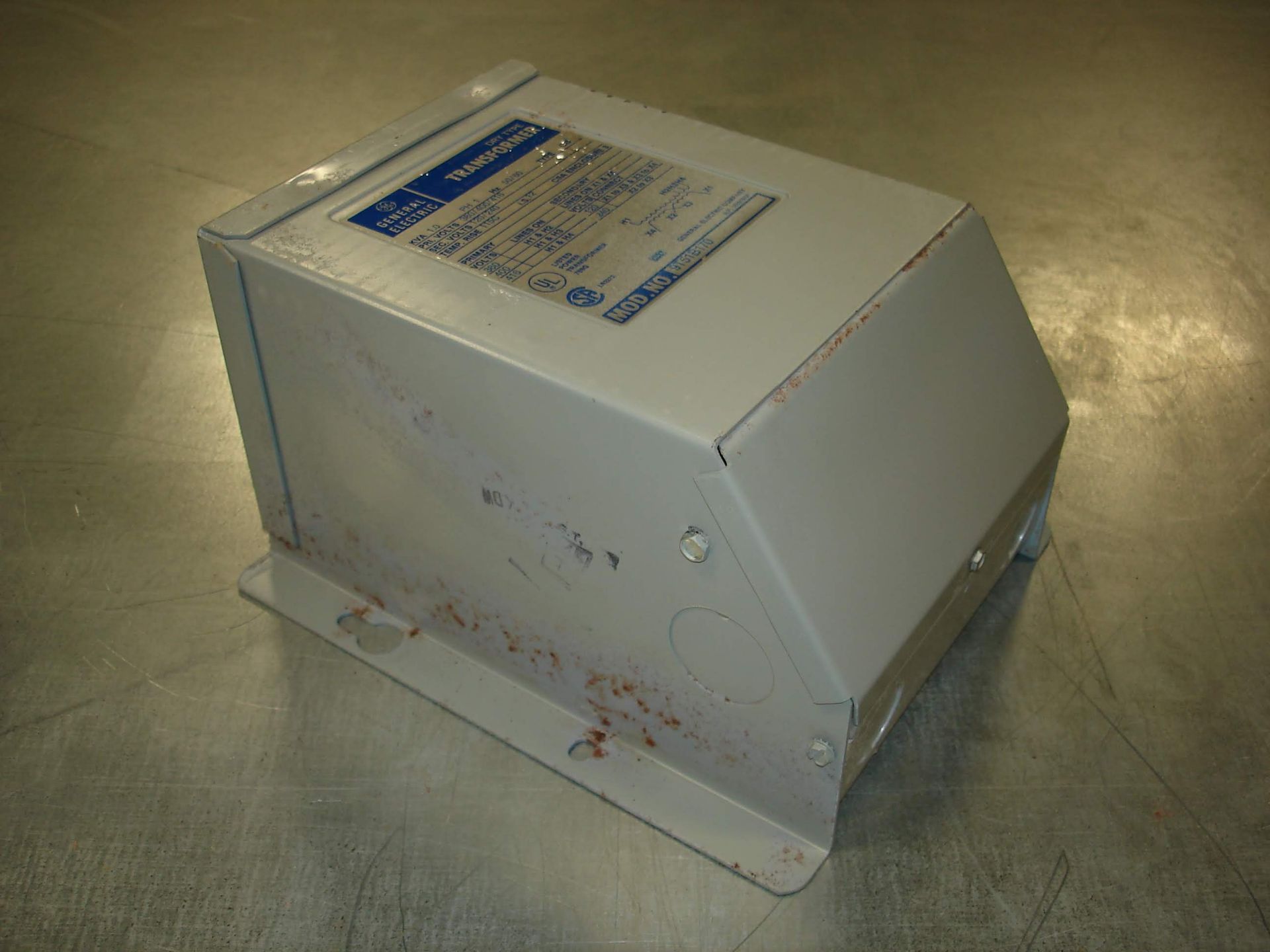 (1) 9T51B170 GE TRANSFORMER 240V 1 PHASE NEW. Pickup your lot(s) for free! Shipping is available for - Image 5 of 5