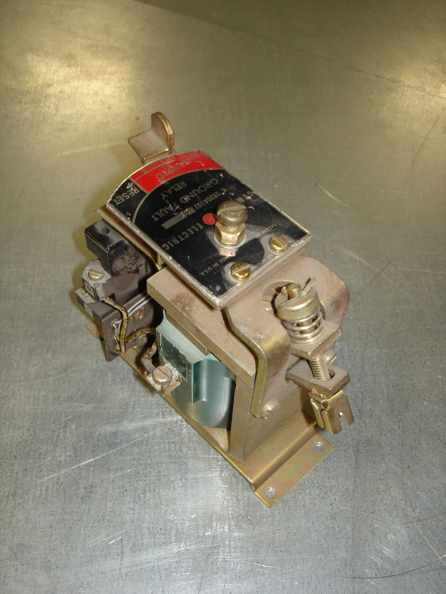 (2) IC2820A102AF GE GROUND FAULT RELAY USED. Pickup your lot(s) for free! Shipping is available - Image 4 of 5