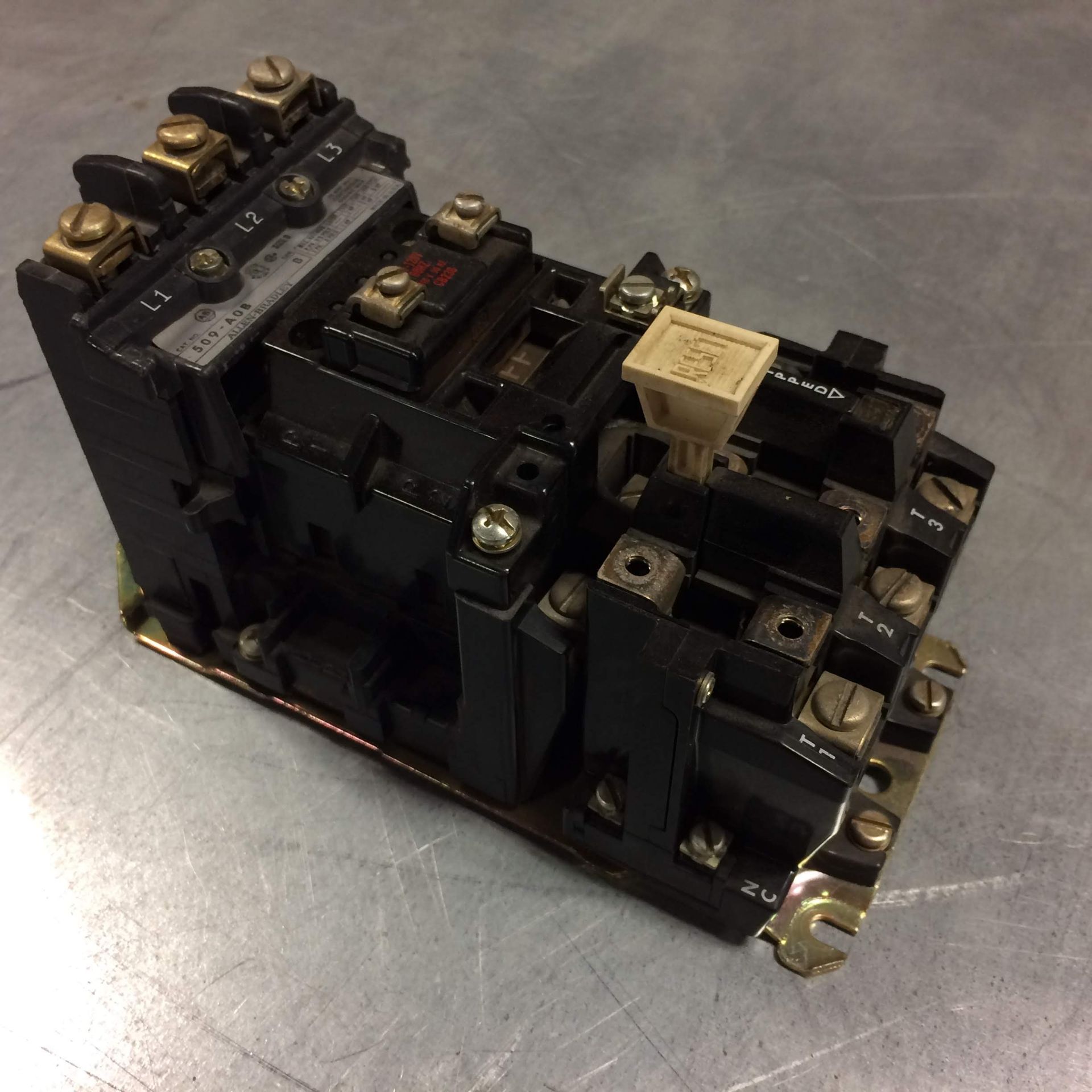 (1) 509-A0B ALLEN BRADLEY MOTOR STARTER USED Pickup your lot(s) for free! Shipping is available - Image 5 of 6