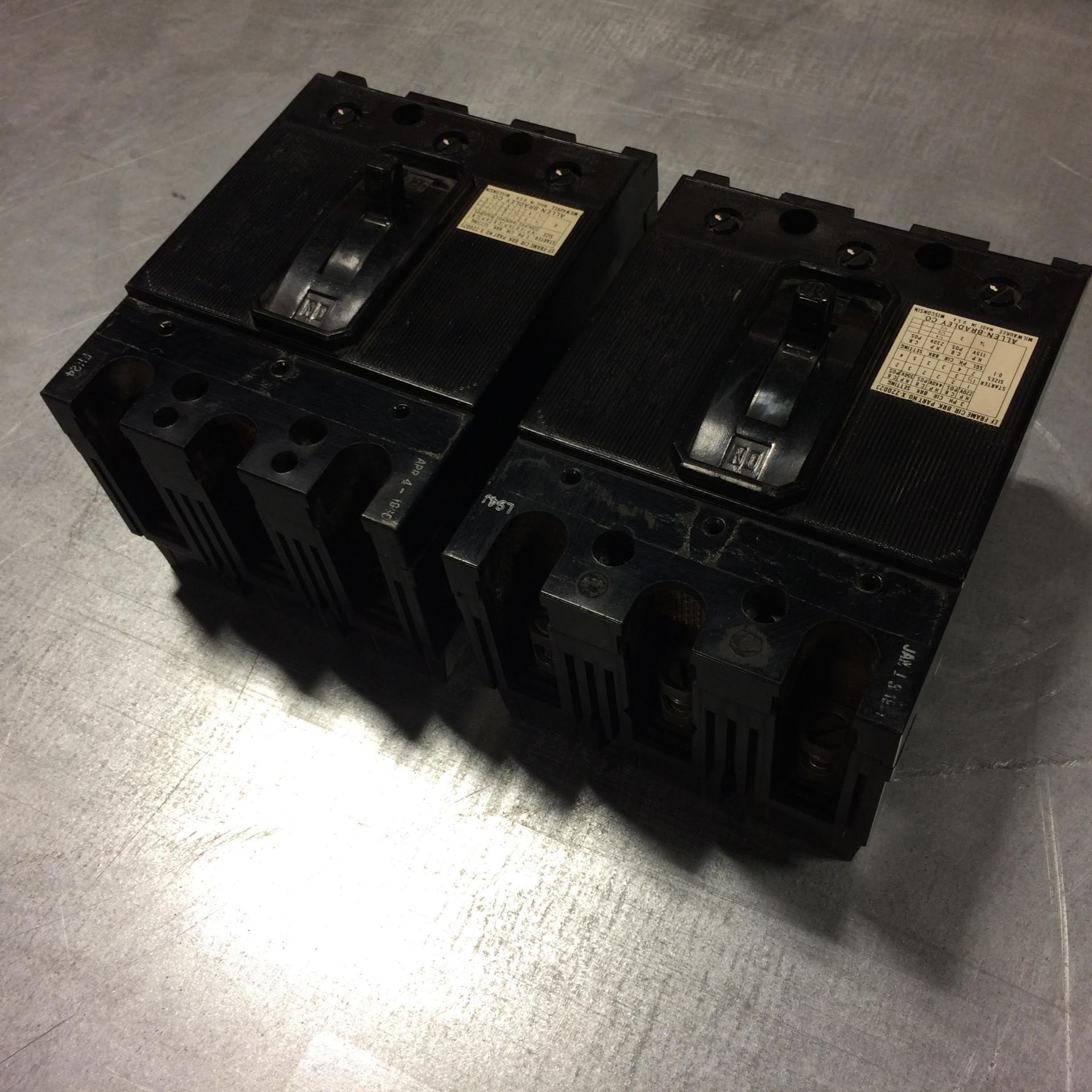 (1) X-220023 & (1) X-220021 ALLEN BRADLEY CIRCUIT BREAKER USED. Pickup your lot(s) for free! - Image 4 of 6