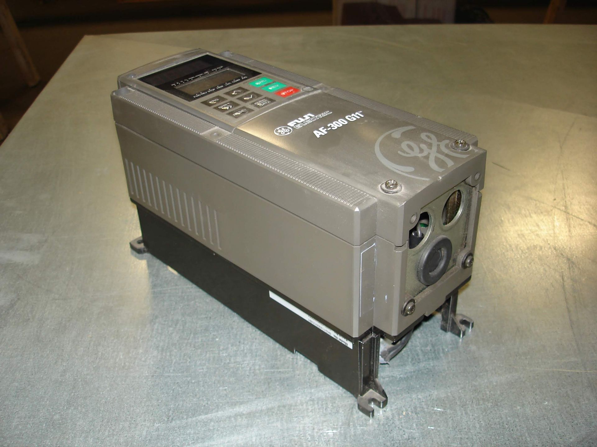 (1) 6KG1143001X4B1 GE FUJI ELECTRIC AF-300G11 MOTOR CONTROL DRIVE USED. Pickup your lot(s) for free! - Image 5 of 5