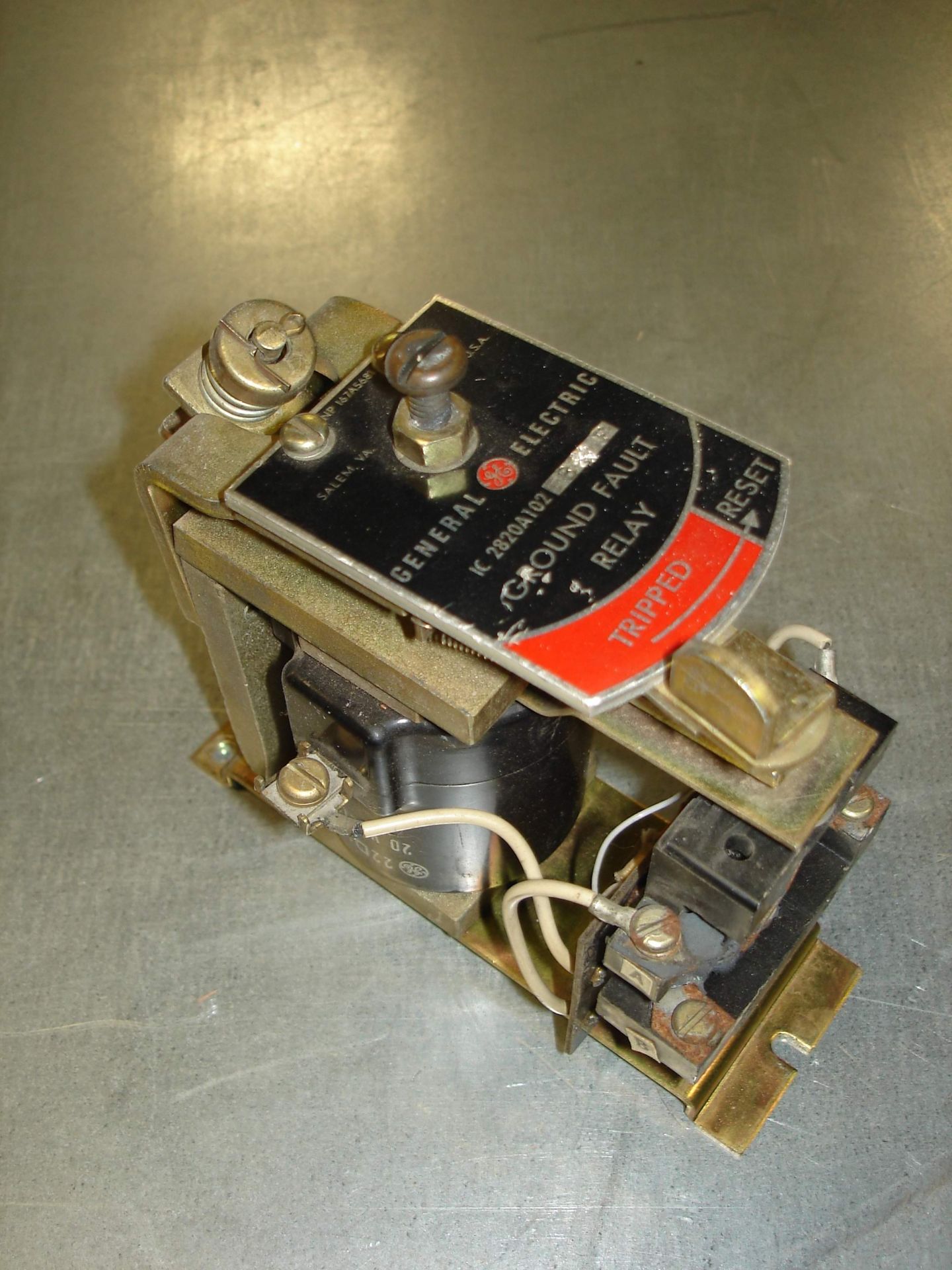 (2) IC2820A102BF GE GROUND FAULT RELAY USED. Pickup your lot(s) for free! Shipping is available - Image 3 of 5