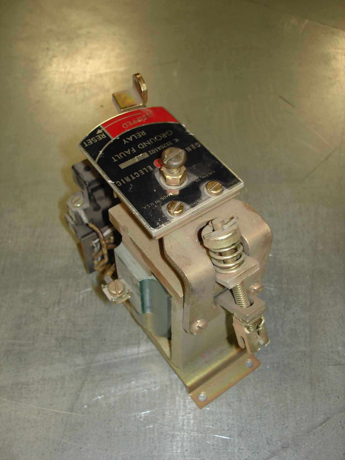 (2) IC2820A102AF GE GROUND FAULT RELAY USED. Pickup your lot(s) for free! Shipping is available - Image 4 of 5