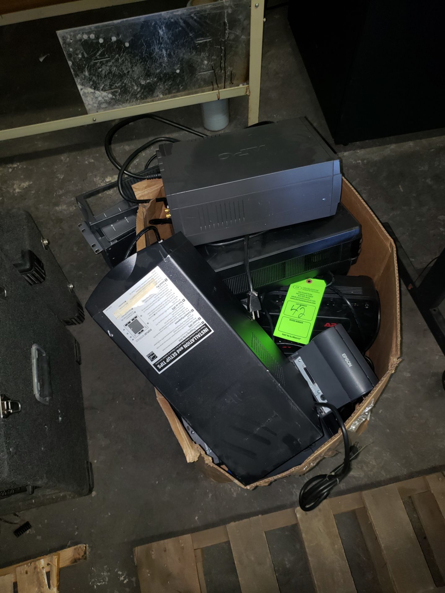 LOT OF VARIOUS UPS UNITS