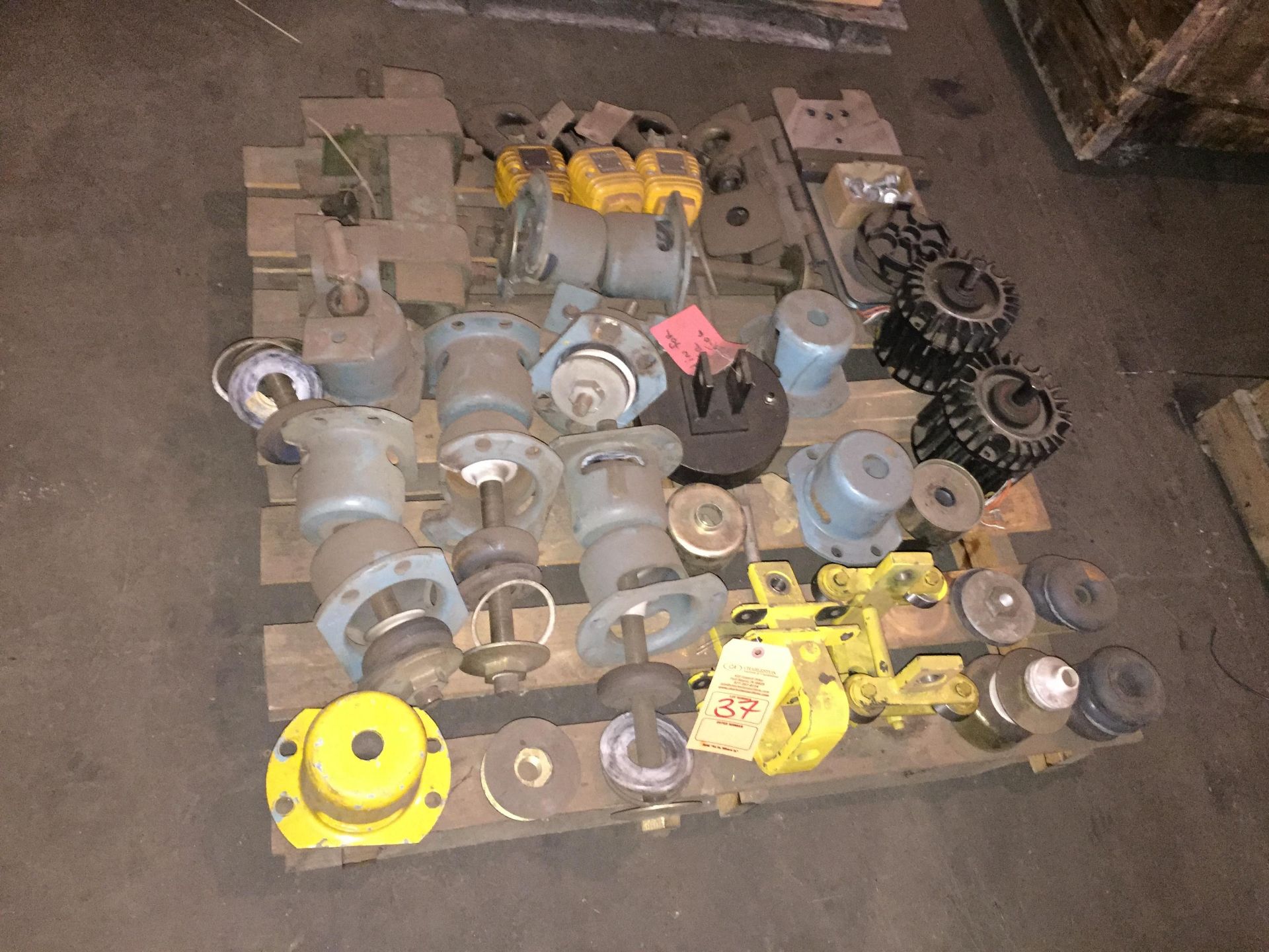 PALLET OF MISC CRANE PARTS INCLUDING: DEMAG CRANE HOOKS