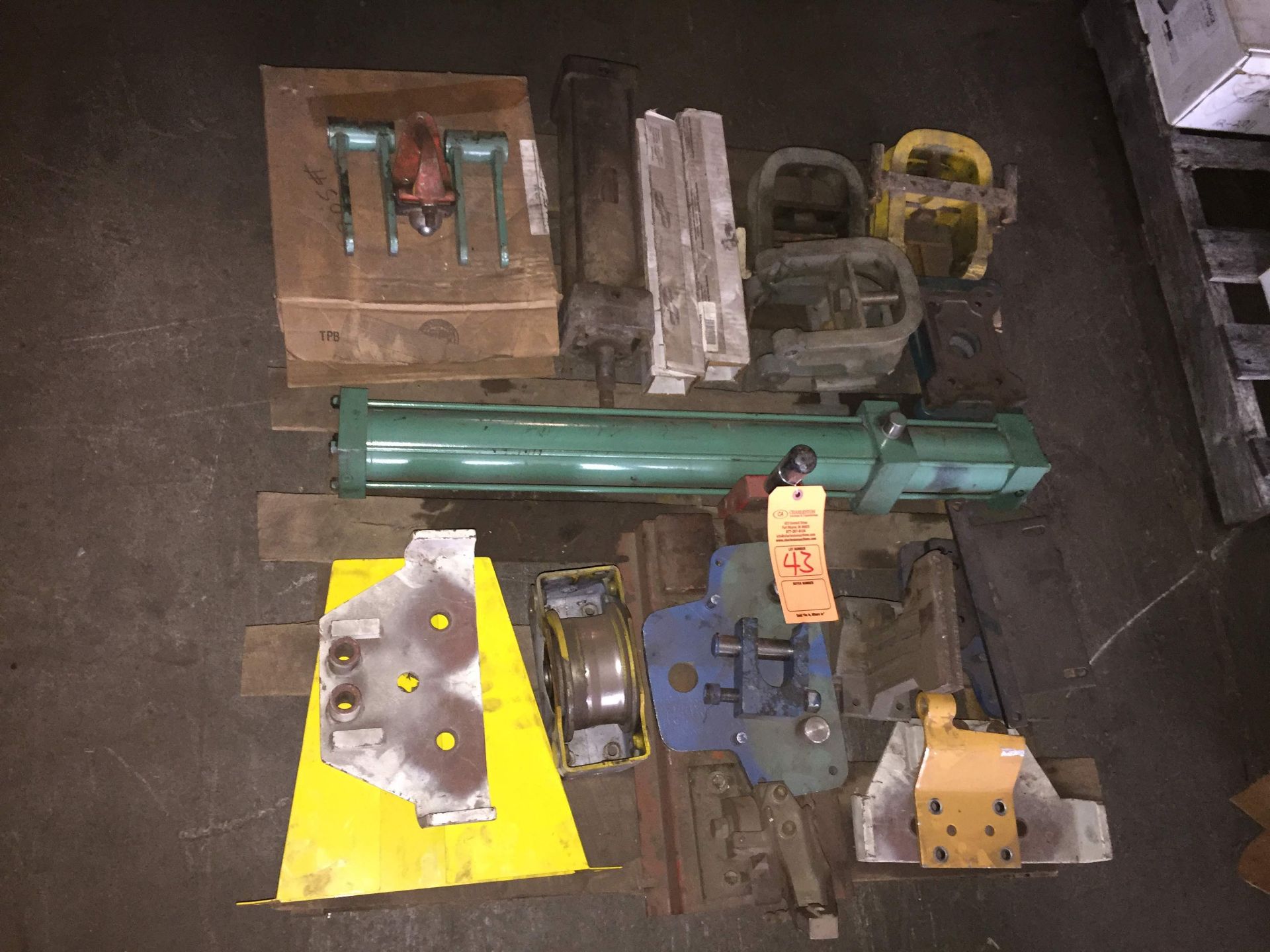 PALLET OF MISC INCLUDING; HYDRAULIC CYLINDER; CRANE PARTS & MORE