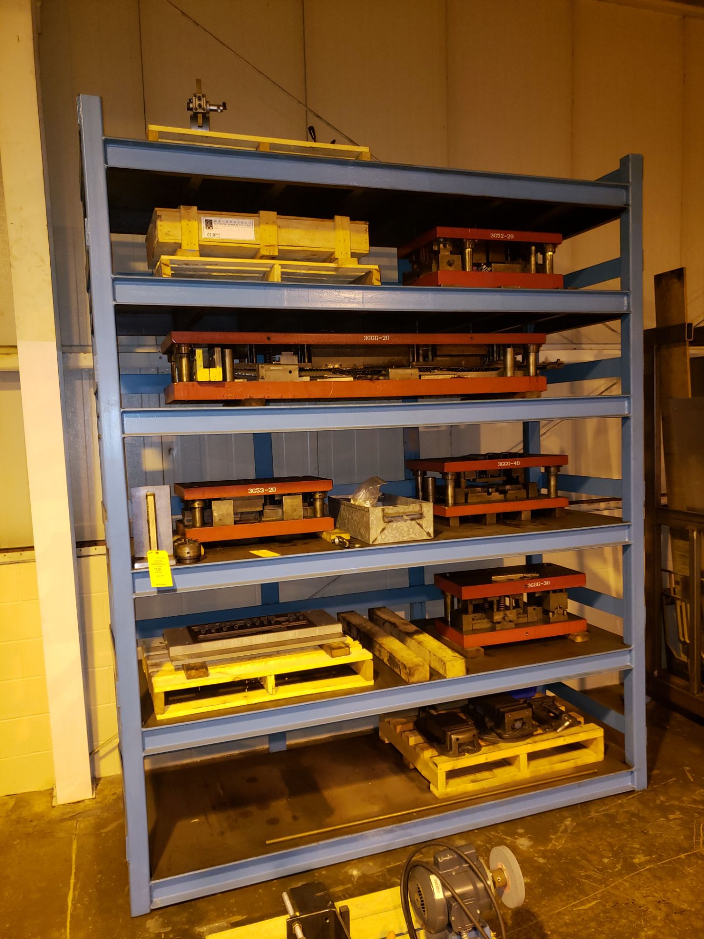 HEAVY DUTY STEEL PALLET RACK