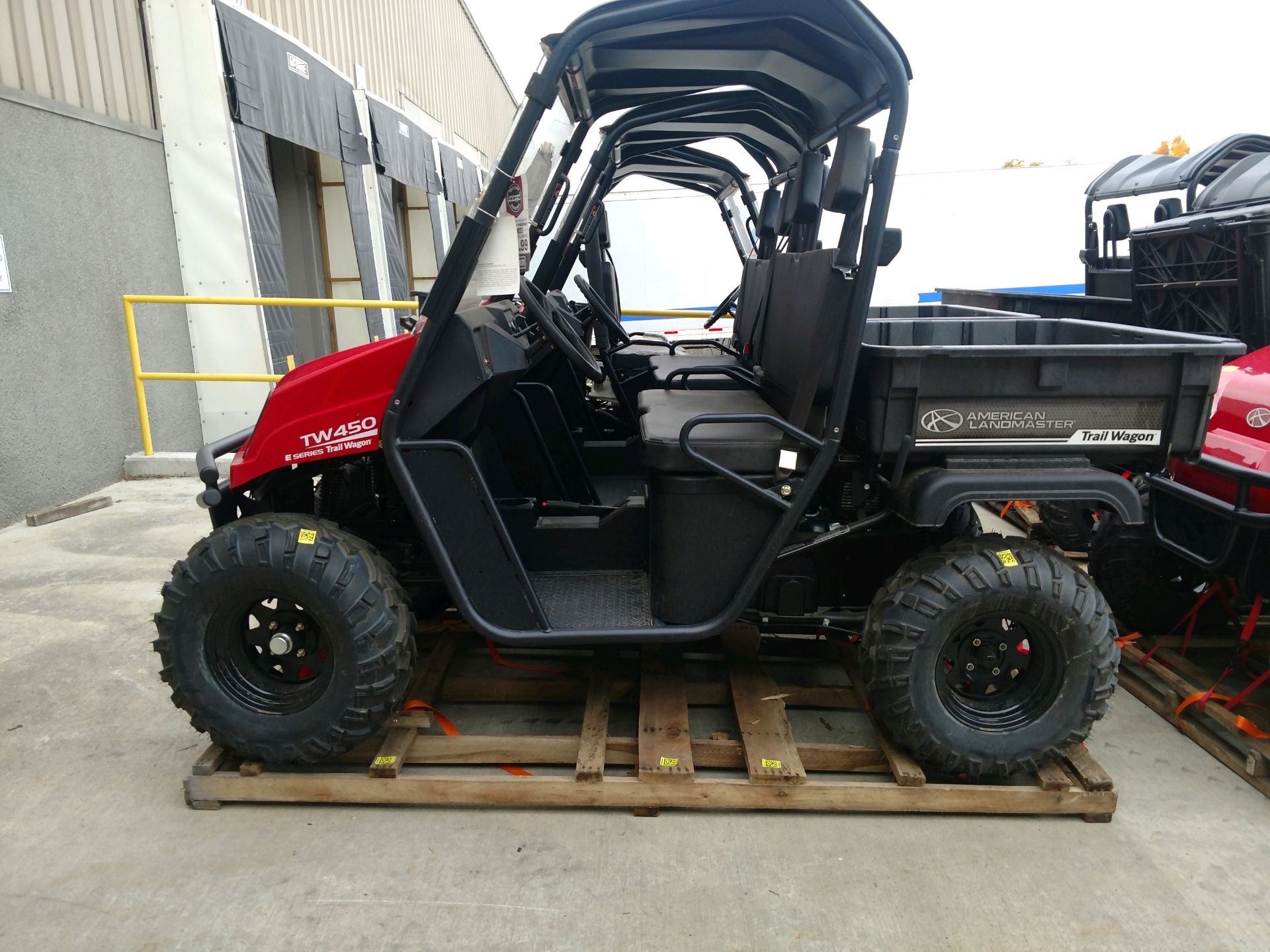 AMERICAN LANDMASTER UTV 2018 2WD 429CC 14 HP KOHLER EFI 400LB DUMP 1100 TOW (ROOF) - Image 2 of 5