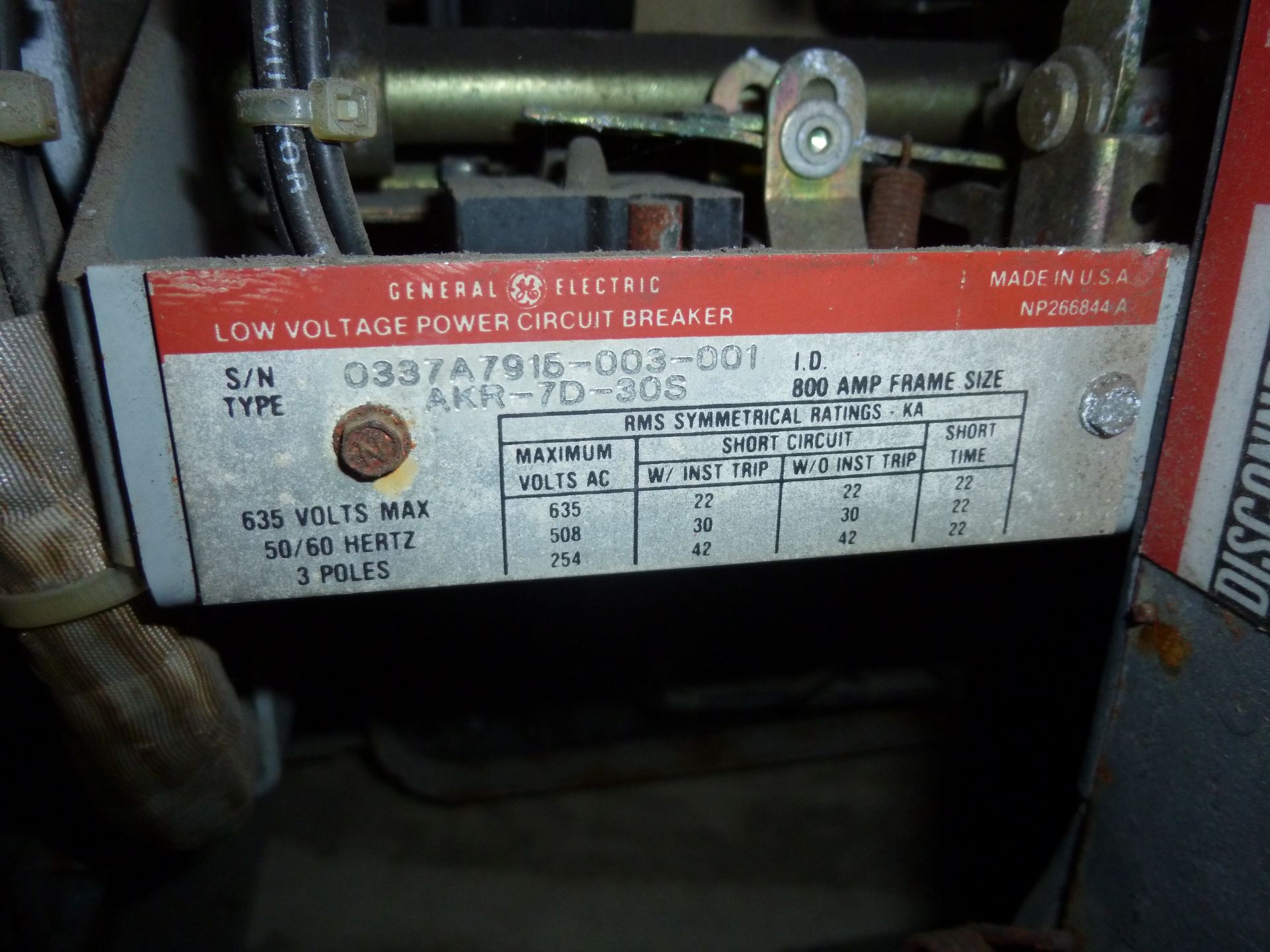 GE low voltage power circuit breaker, Type AKR-7D-30S, 800amp frame size, 635 volt - Image 3 of 3