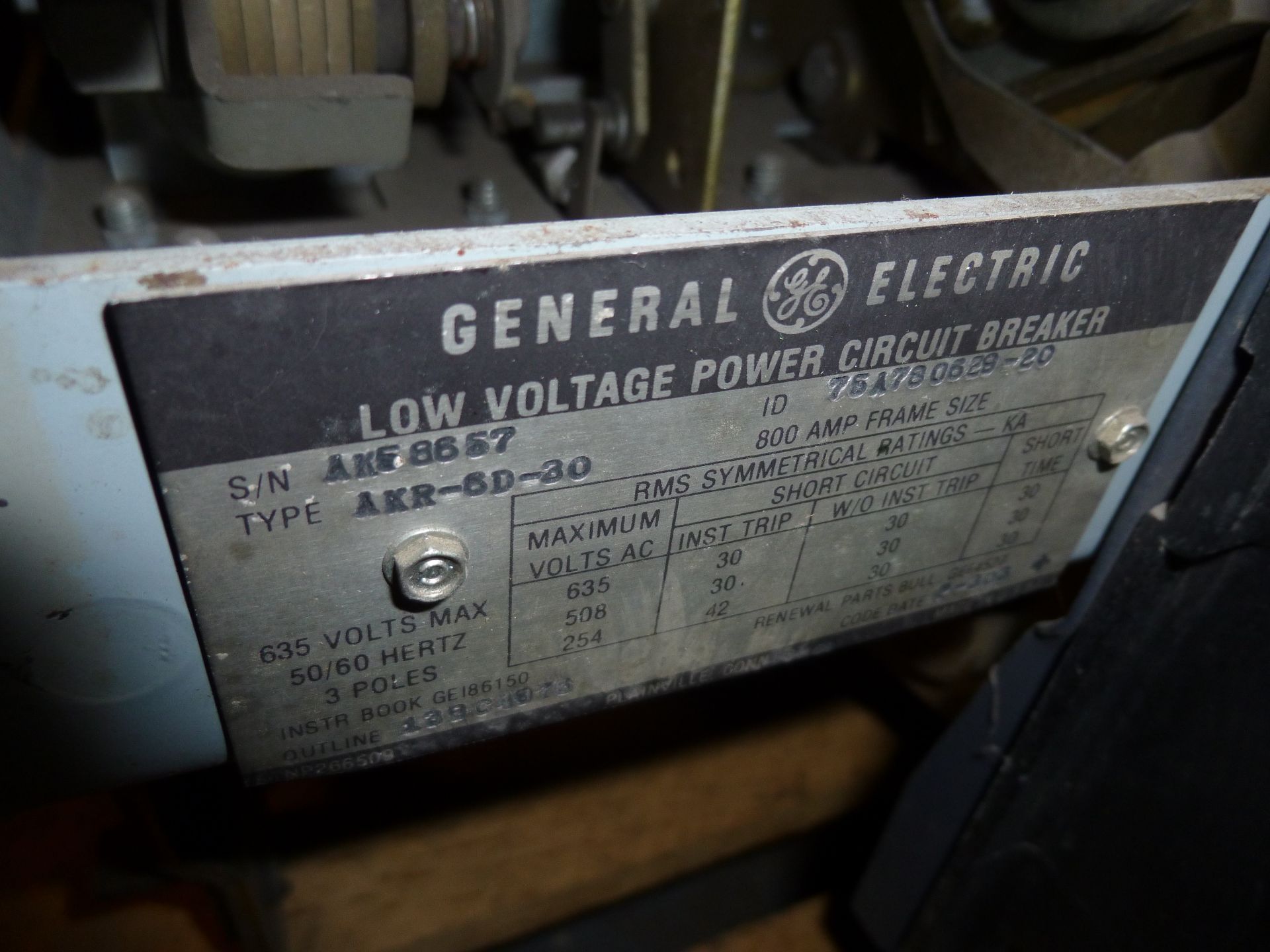 GE low voltage power circuit breaker, Type AKR-6D-30, 800amp frame size, 635 volt - Image 2 of 2