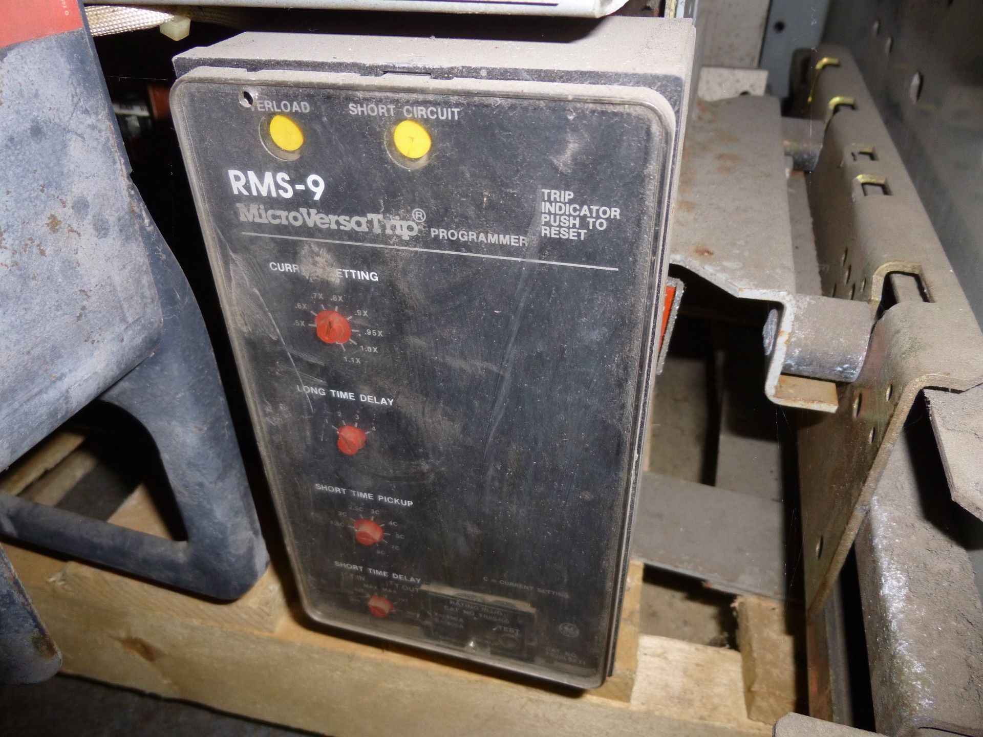 GE low voltage power circuit breaker, Type AKR-7D-30S, 800amp frame size, 635 volt - Image 2 of 3
