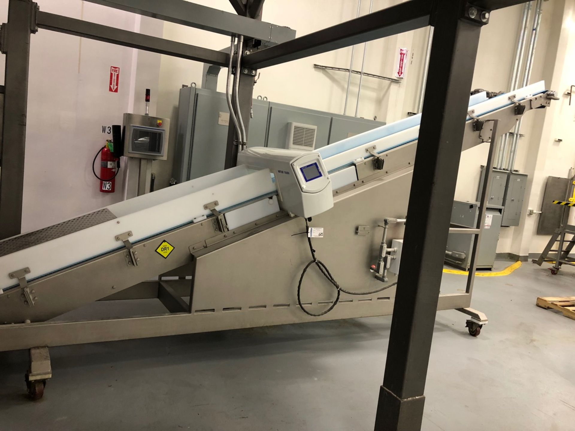 Incline conveyor with metal check | Reading Bakery incline conveyor with Mettler Toledo Metal Check.