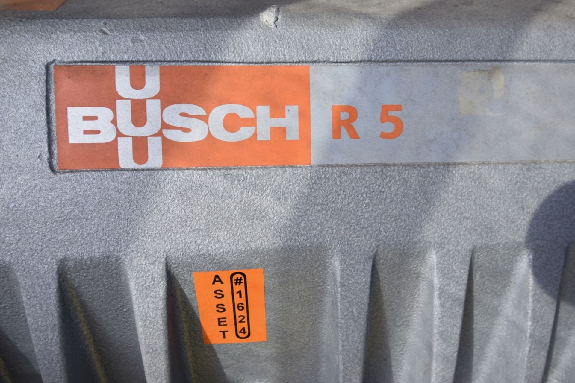 BUSCH Vacuum Pump | Busch Vacuum Pump. V-Max=330CFM. | MODEL# RA 0400 B 033 1004 | SERIAL# - Image 2 of 7