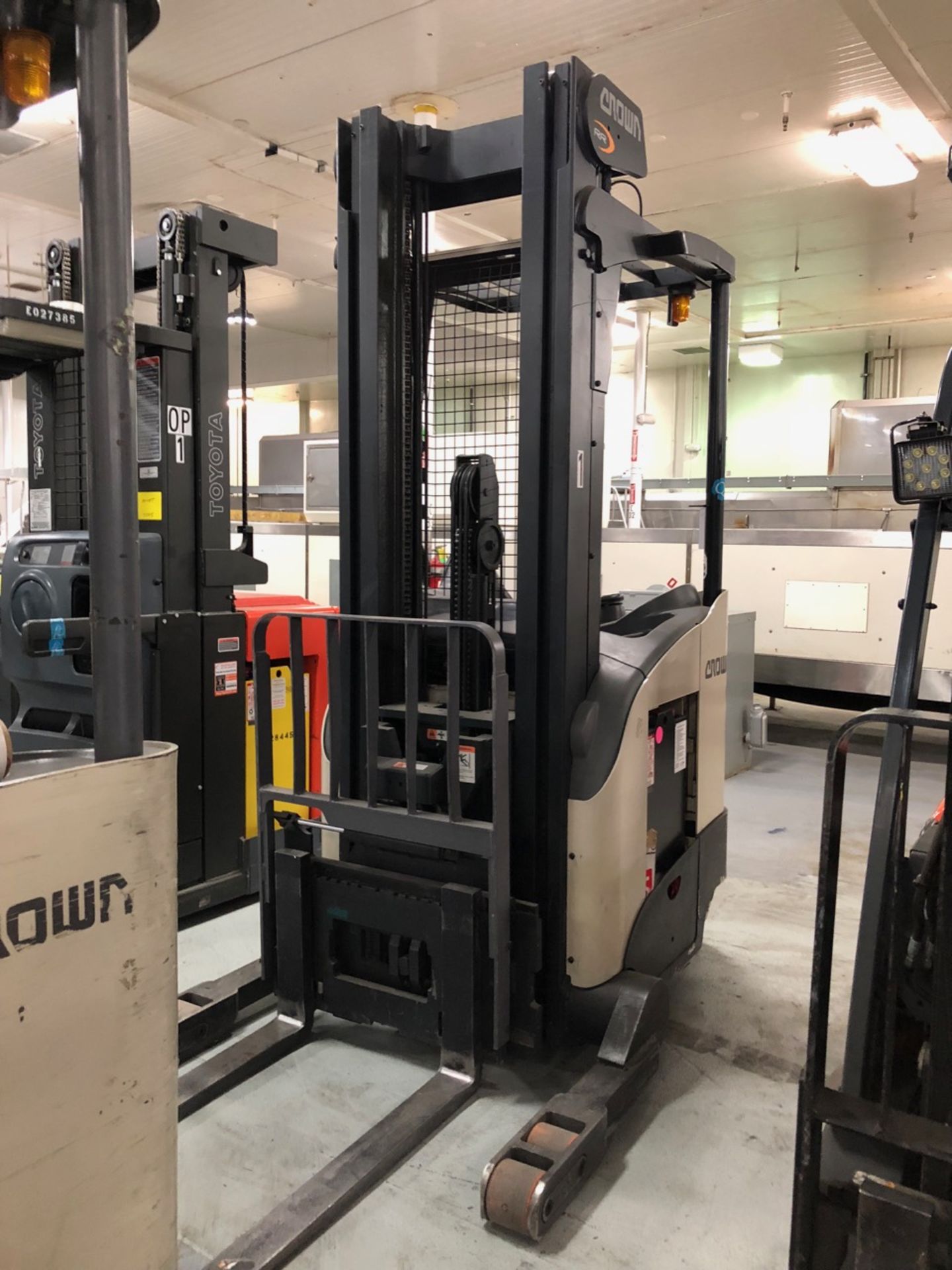 Crown | Crown electric standup forklift model 5700 series, S/N 1A407994. 3500lbs capacity, with side