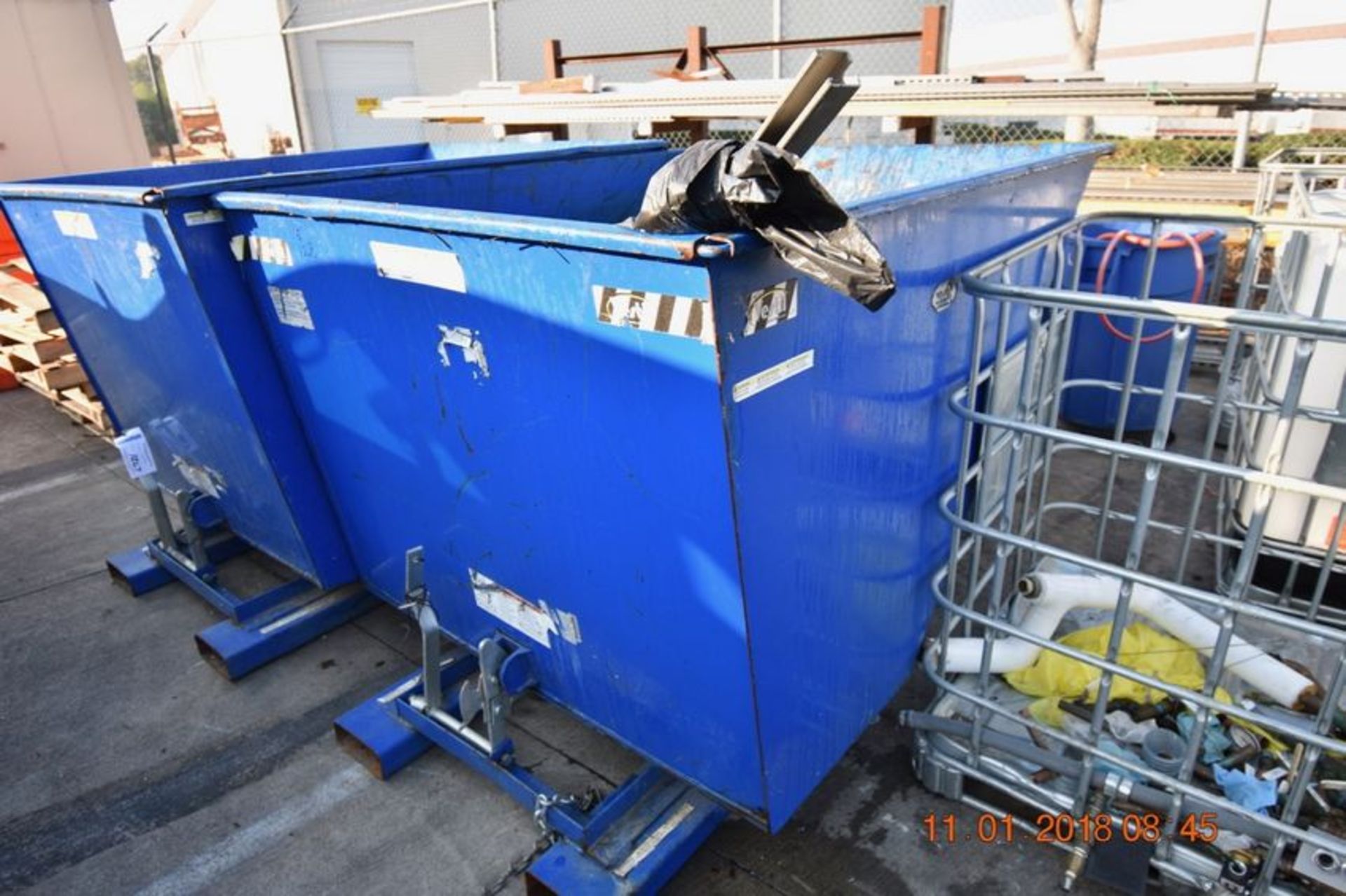 Trash Bin | Vestil trash bin model D-200HD, S/N 51266909. 6000lbs capacity | MODEL# | SERIAL# | *