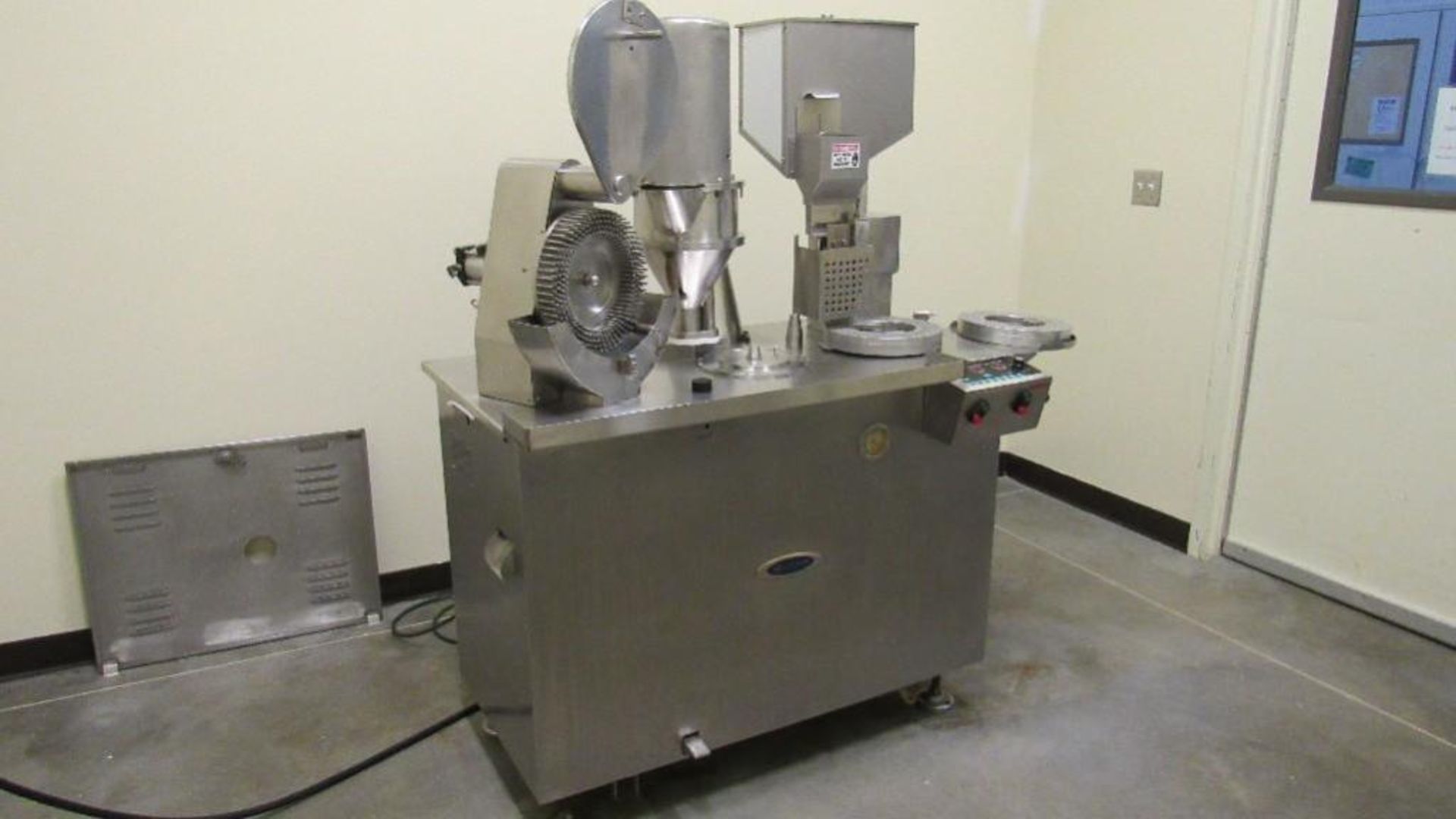 Vanguard Semi Automatic Capsule Filler - Image 4 of 10