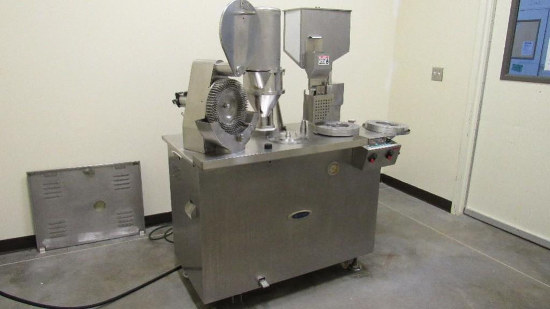 Vanguard Semi Automatic Capsule Filler - Image 5 of 10