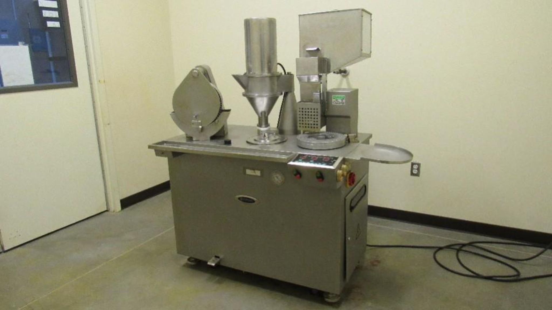 Vanguard Semi Automatic Capsule Filler - Image 3 of 13