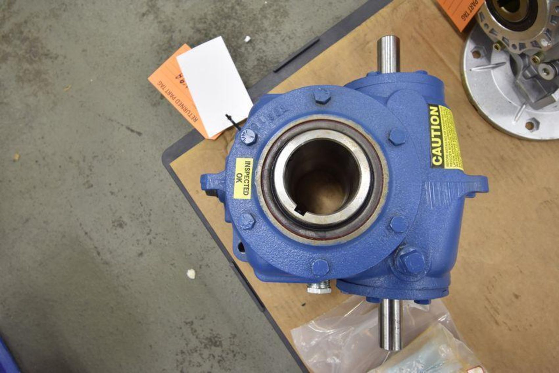 MOTOR: Cone drive speed reducers model SHV30 - Image 3 of 6