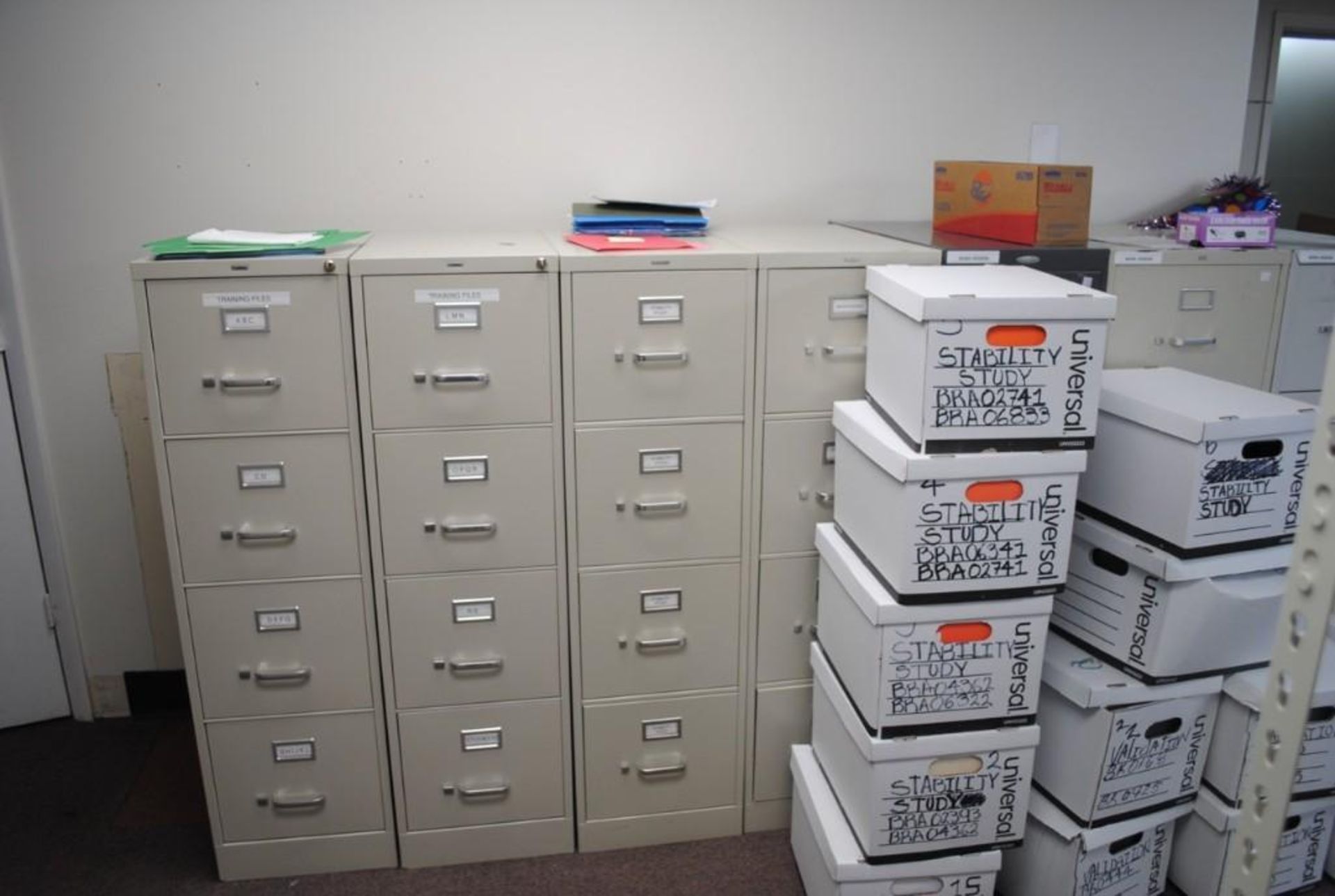 Office Furniture in storage room. - Image 11 of 37