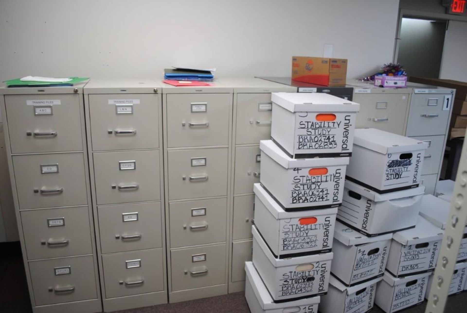 Office Furniture in storage room. - Image 12 of 37