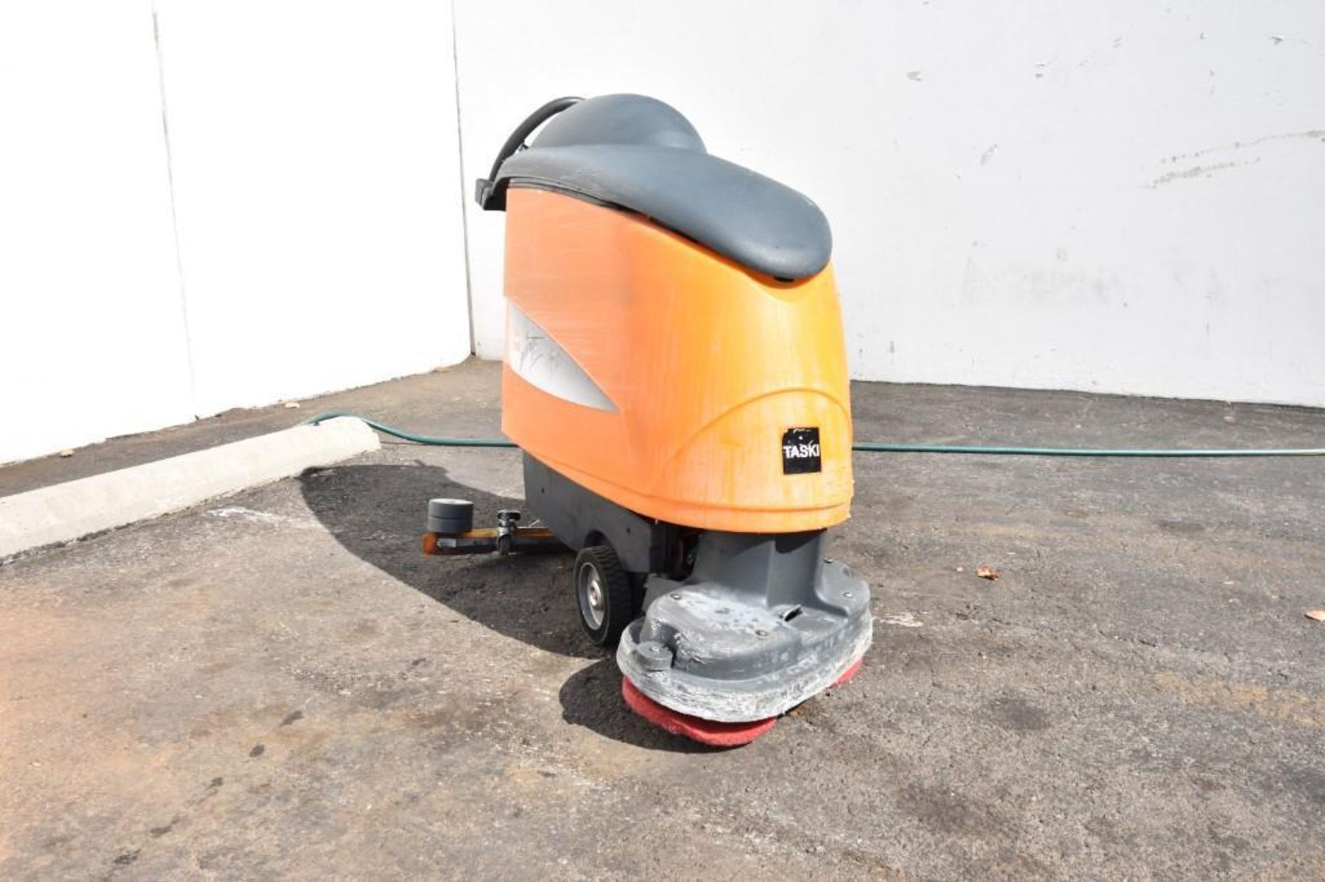 Taski Swingo- Floor Sweeper