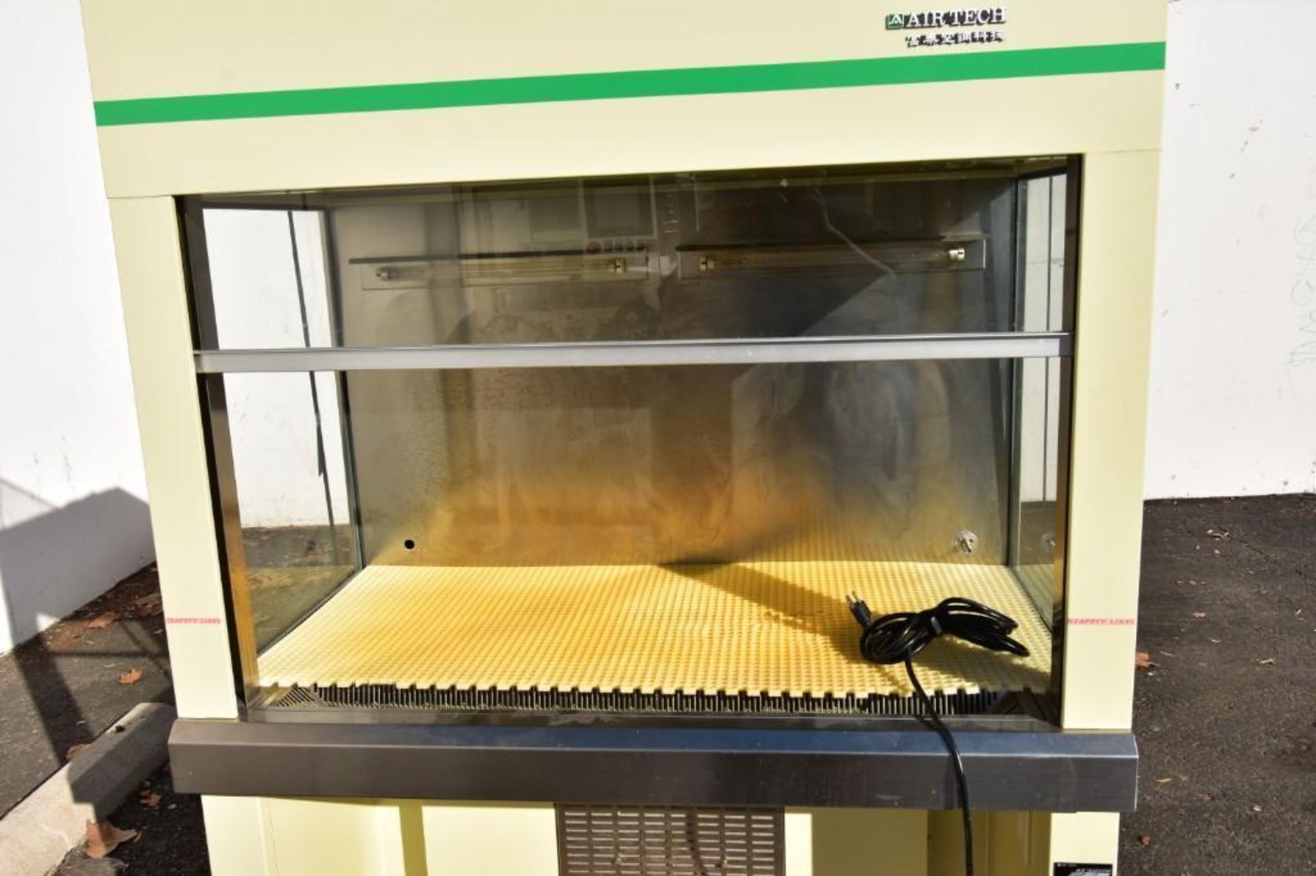 Laminar Flow Hood (Airtech) - Image 7 of 10