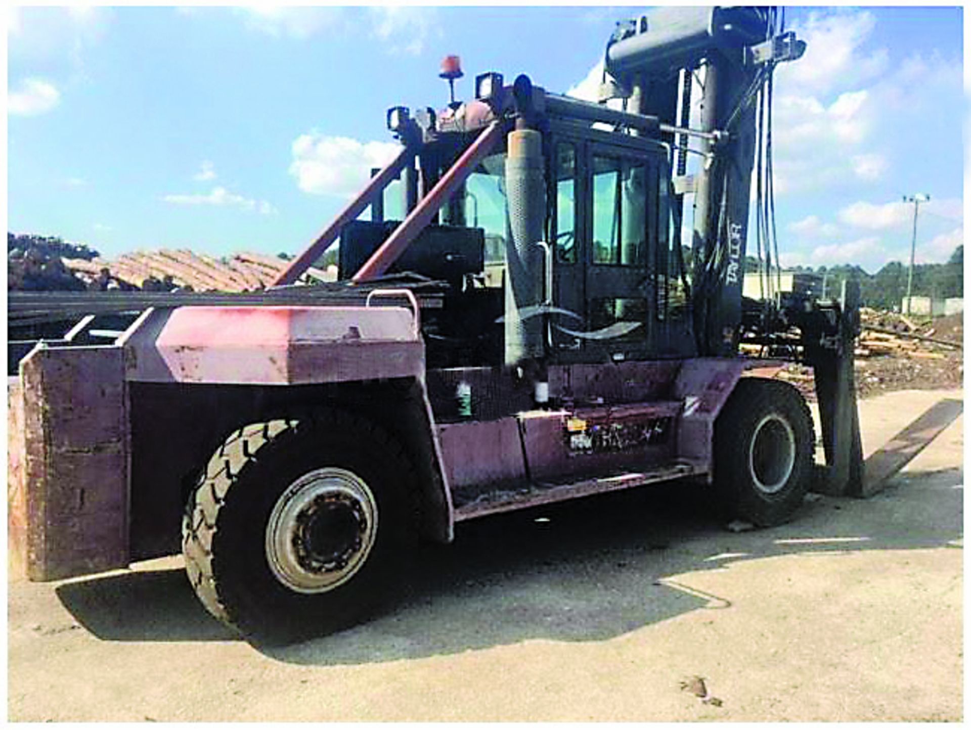 2006 - 35,000 LB. TAYLOR MODEL TH350L DIESEL PNEUMATIC TIRE FORKLIFT; S/N S-BH-33066, APPROX. 20,039