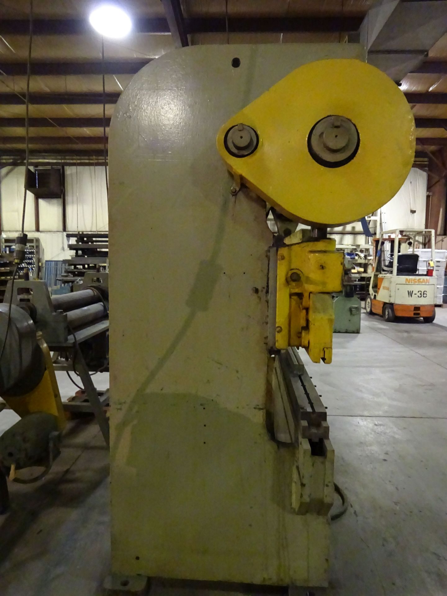 45 TON X 6' VERSON MECHANICAL PRESS BRAKE; S/N 13398-2062F, 12" SHUT HEIGHT, 2.2" STROKE, 3" - Image 4 of 12