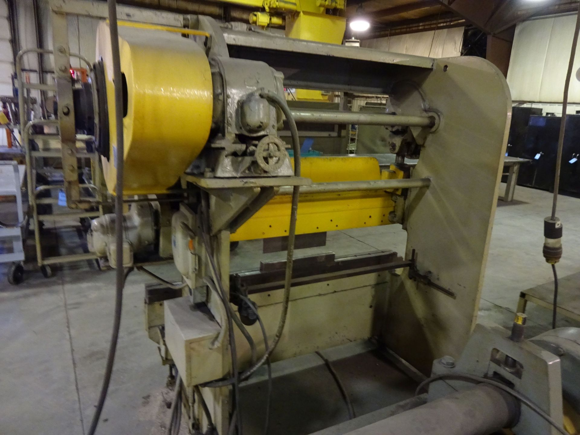 45 TON X 6' VERSON MECHANICAL PRESS BRAKE; S/N 13398-2062F, 12" SHUT HEIGHT, 2.2" STROKE, 3" - Image 3 of 12