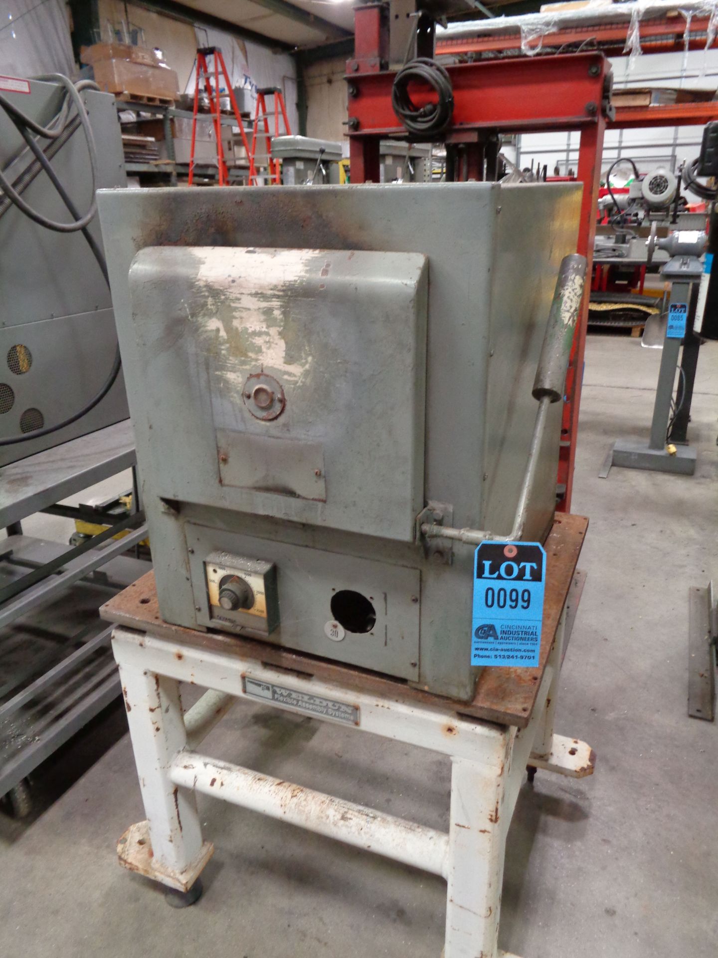 TRENT ELECTRIC FURNACE W/ STAND