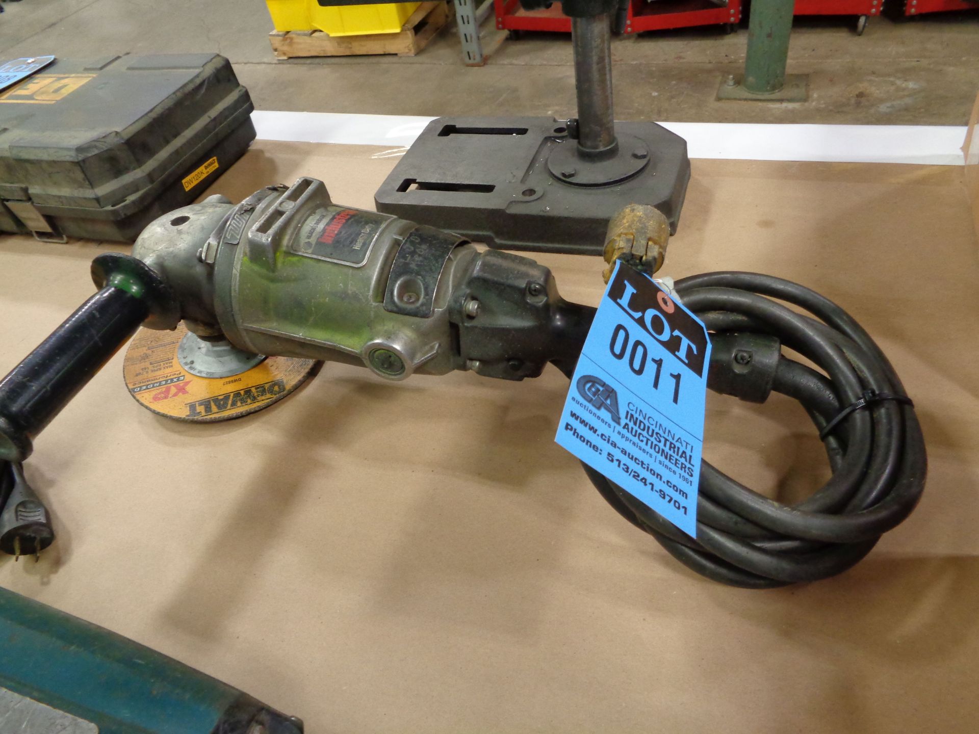 9" BLACK & DECKER MODEL 4075 RIGHT ANGLE GRINDER