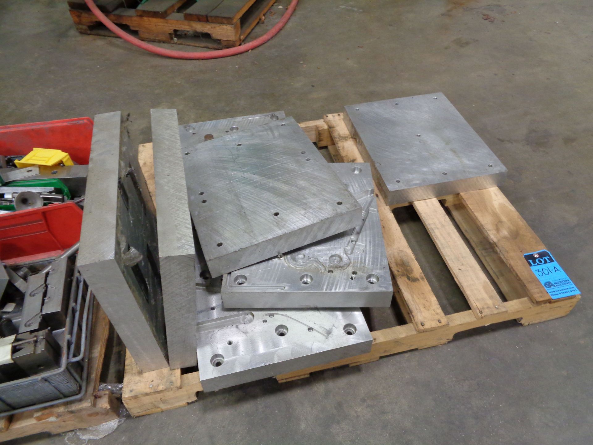 (LOT) MISCELLANEOUS ALUMINUM PLATE