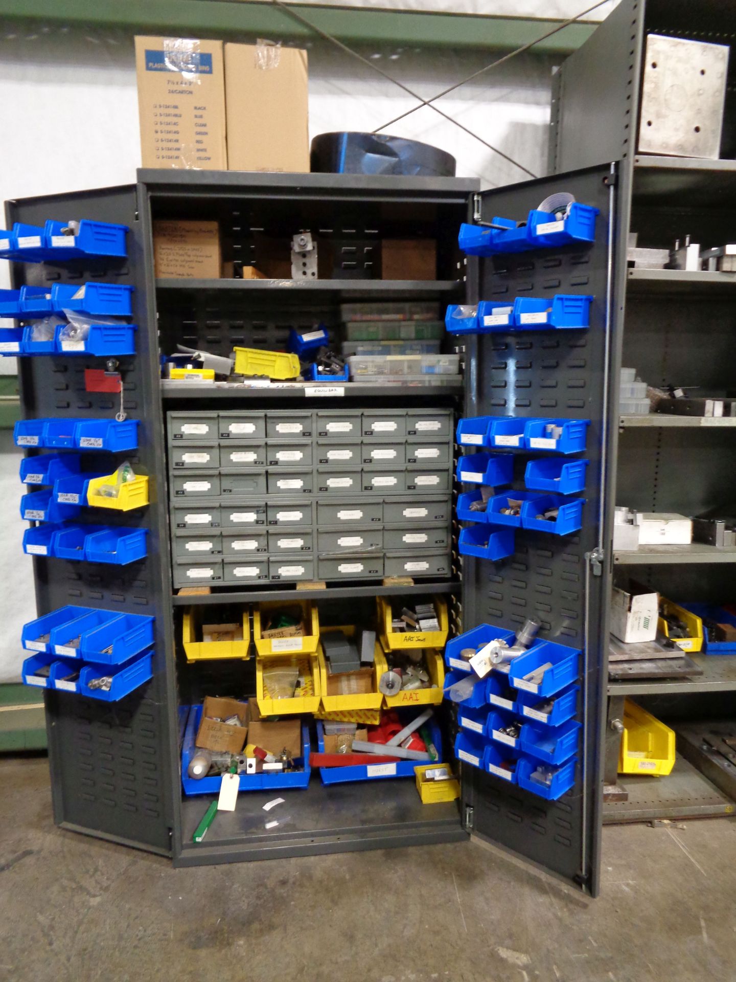 (LOT) CABINETS AND SHELVING WITH MACHINE ACCESSORIES, CHUCK JAWS, TOOLING AND OTHER RELATED ITEMS - Image 4 of 7