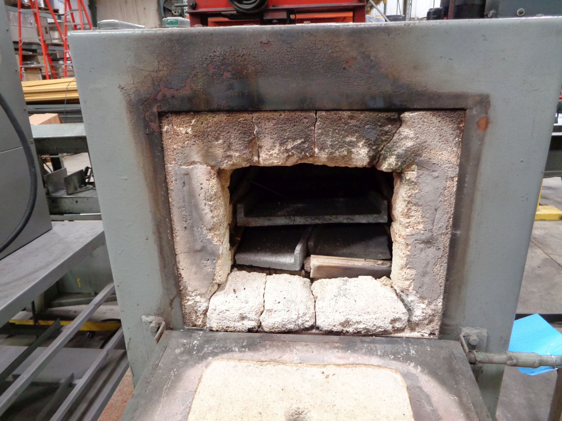 TRENT ELECTRIC FURNACE W/ STAND - Image 2 of 2