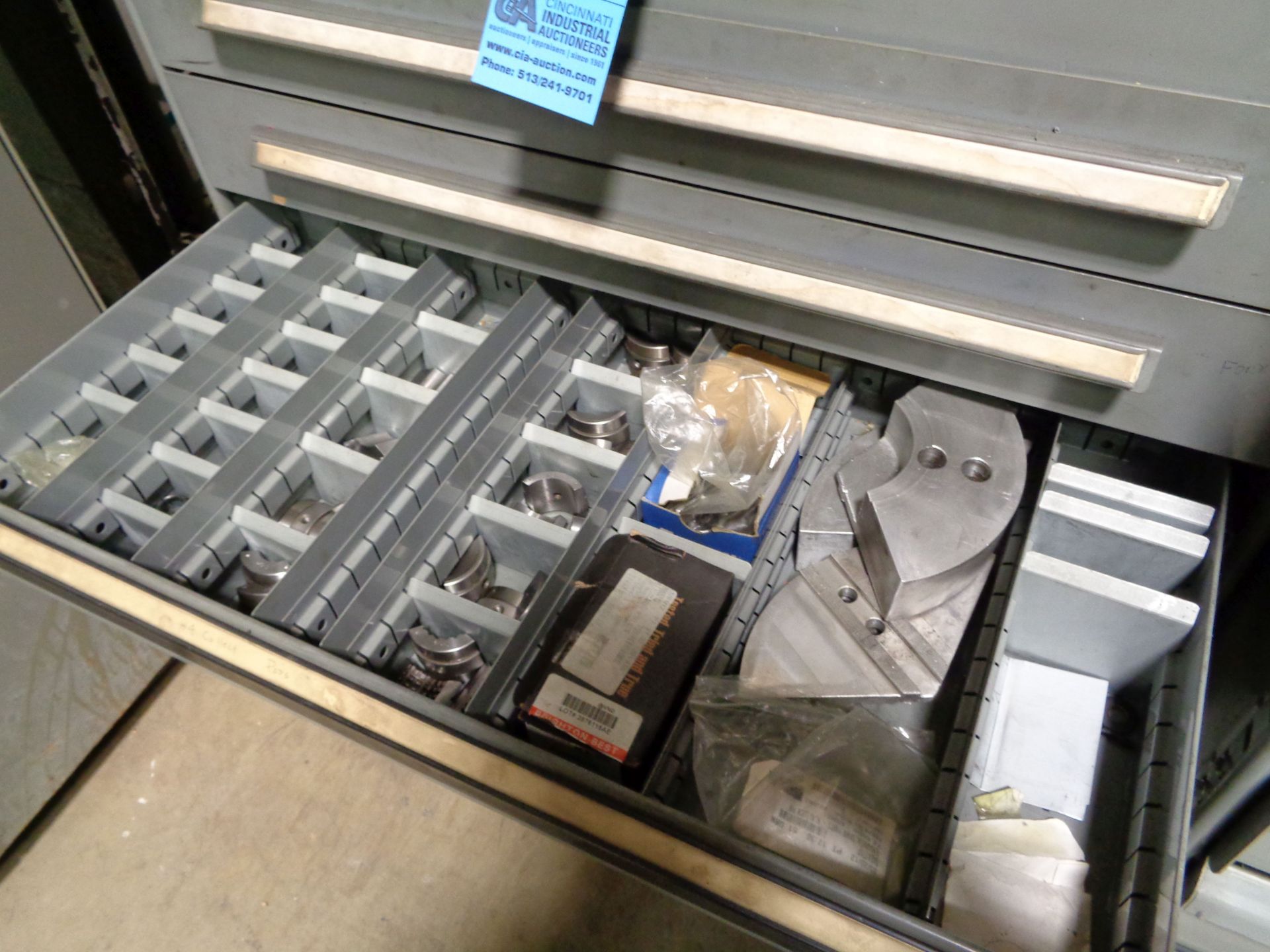 3-DRAWER TOOLING CABINET WITH TOOLING AND HARDWARE - Image 4 of 4