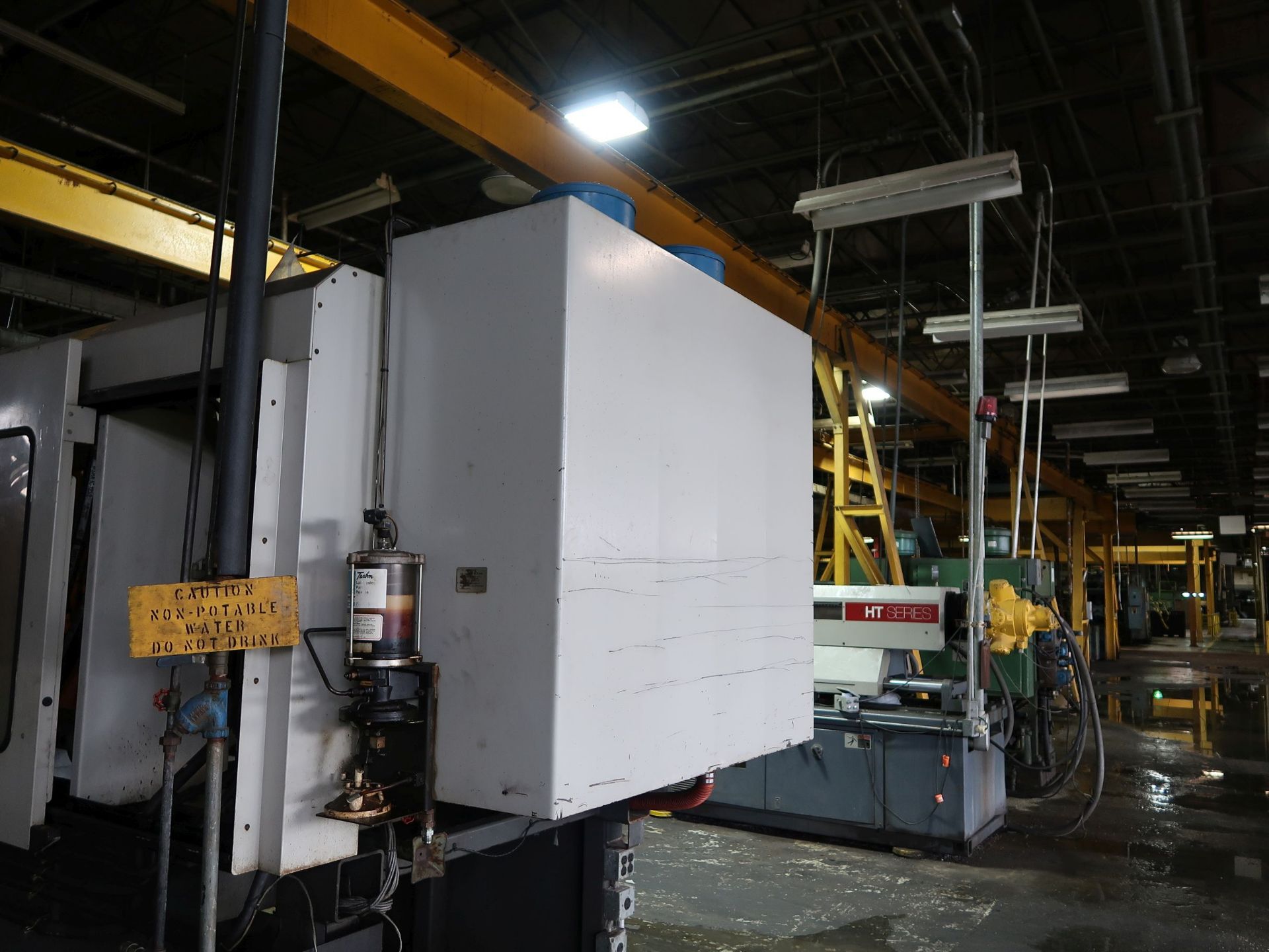 500 TON X 85 OZ. CINCINNATI MILACRON MODEL VH500-85 HYDRAULIC CLAMP PLASTIC INJECTION MOLDING - Image 22 of 23