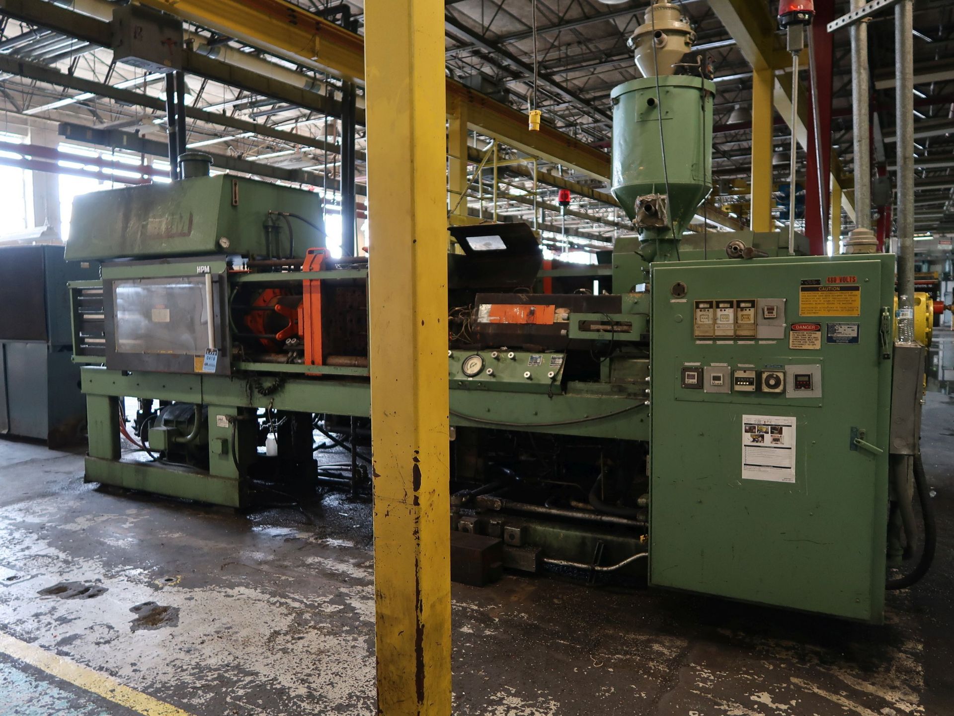 220 TON X 14 OZ. HPM MODEL 220MK-11-14 HYDRAULIC CLAMP INJECTION MOLDING MACHINE; S/N 79201, CON-AIR - Image 2 of 27