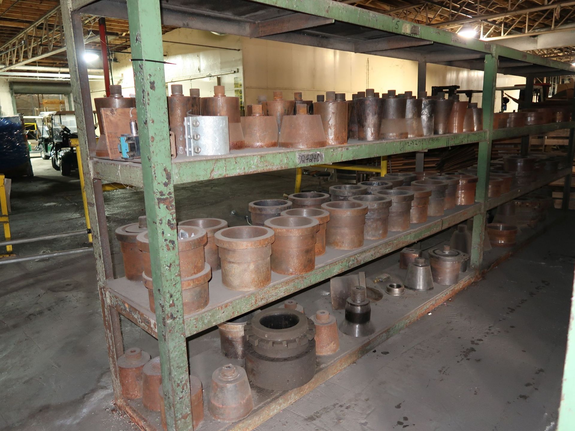 (LOT) STEEL RACK WITH BLOW MOLDING TOOLING - Image 2 of 2