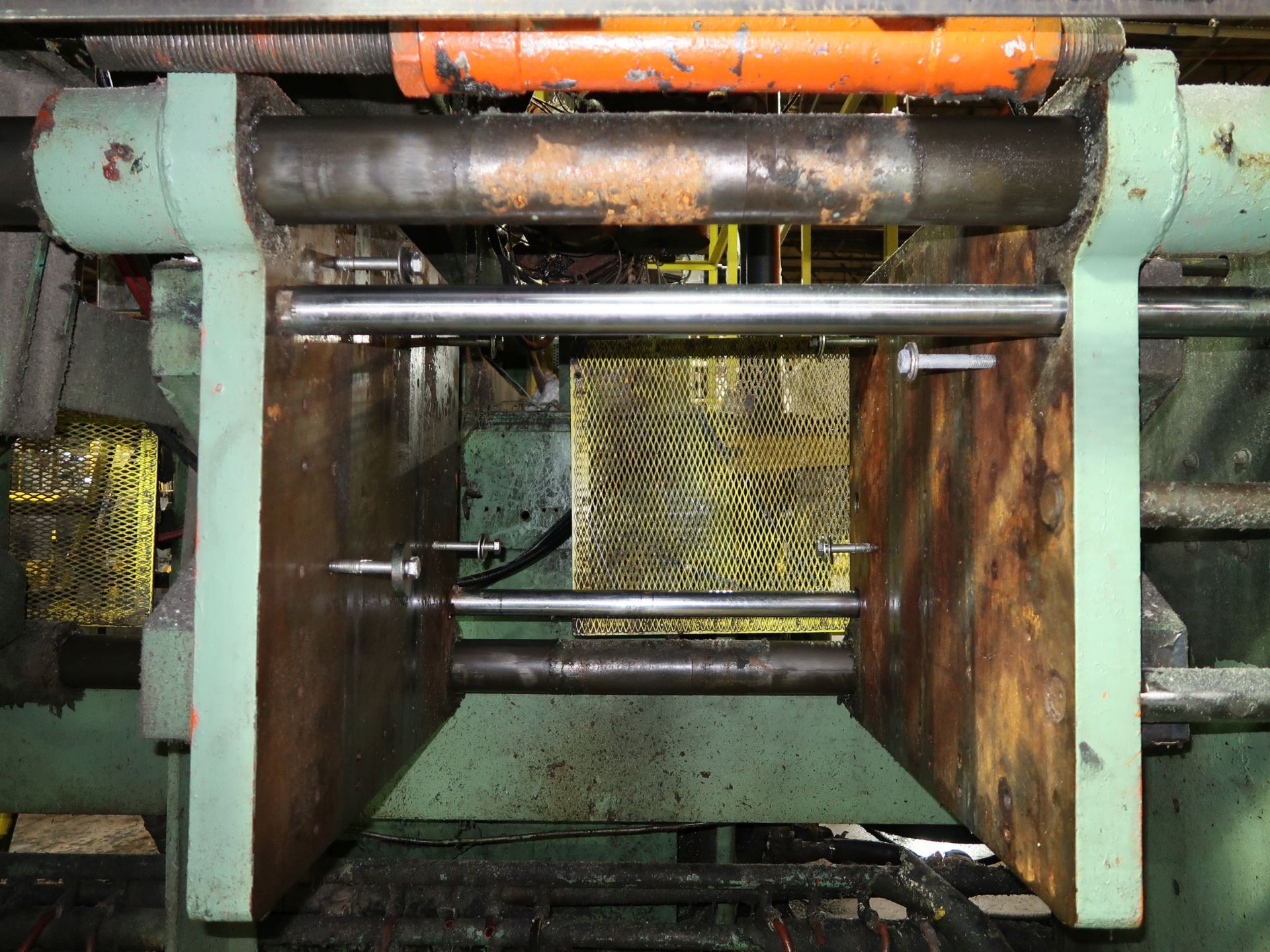 WALDRON HARTIG FOUR-HEAD ALTERNATING BLOW (2-HEADS PER SIDE) HORIZONTAL ACCUMULATOR RAM PLASTIC BLOW - Image 6 of 13