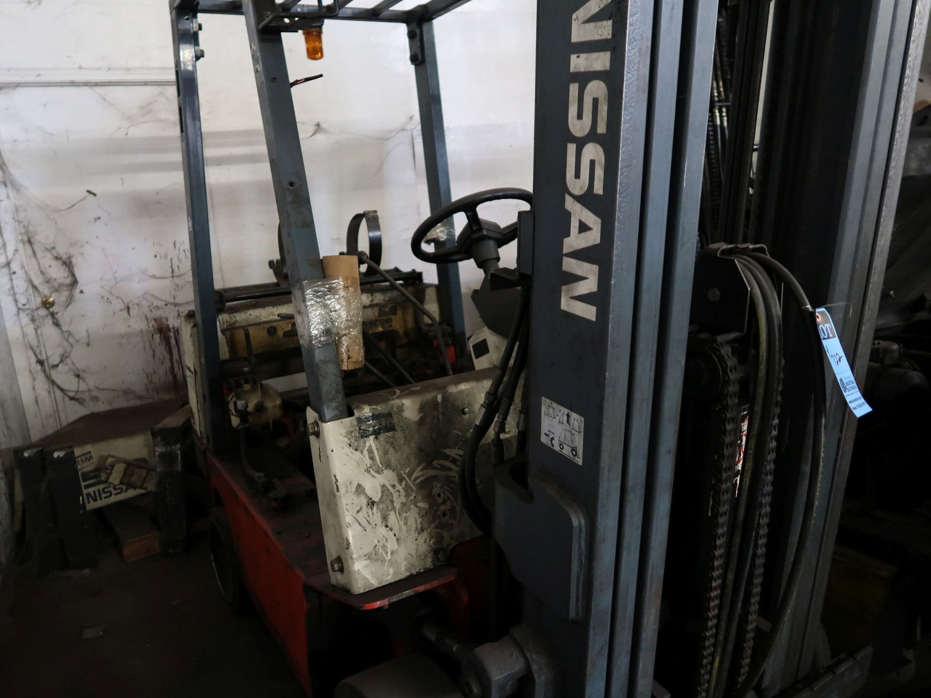 (LOT) OUT OF SERVICE LIFT TRUCKS - Image 2 of 6